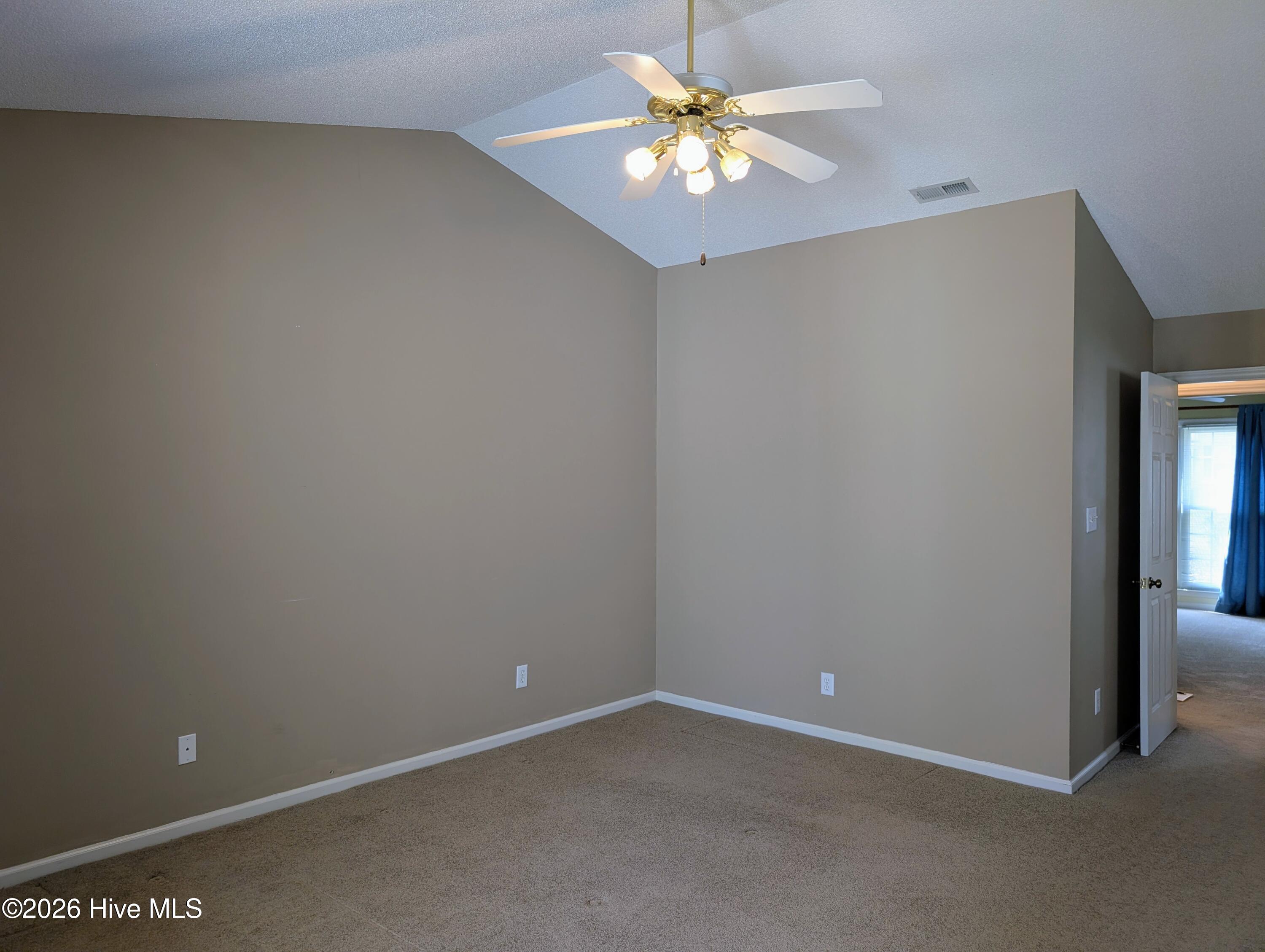 100561832 | Photo 17