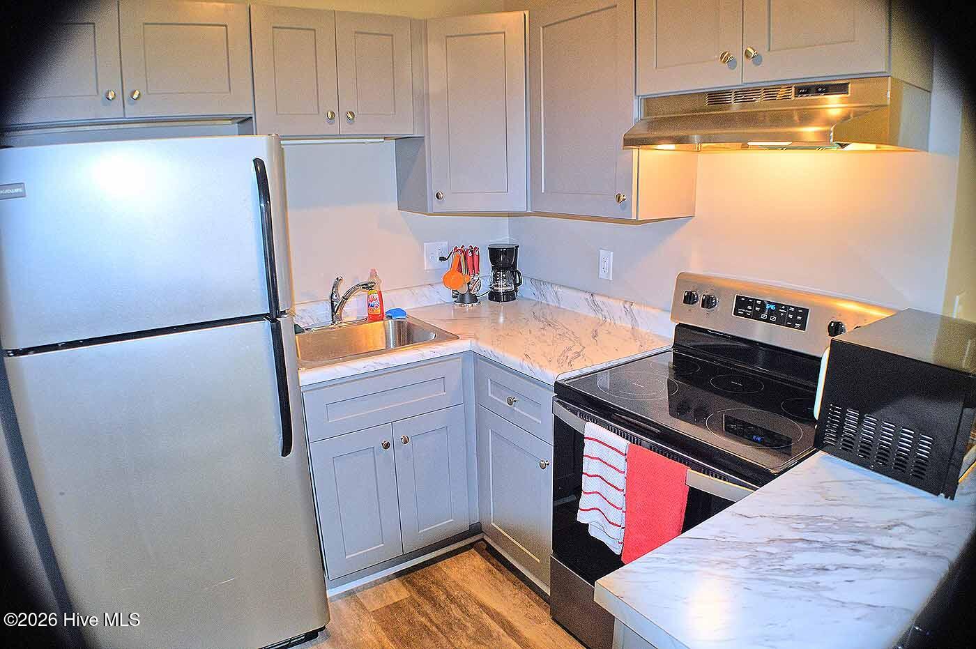 100568080 | Photo 10