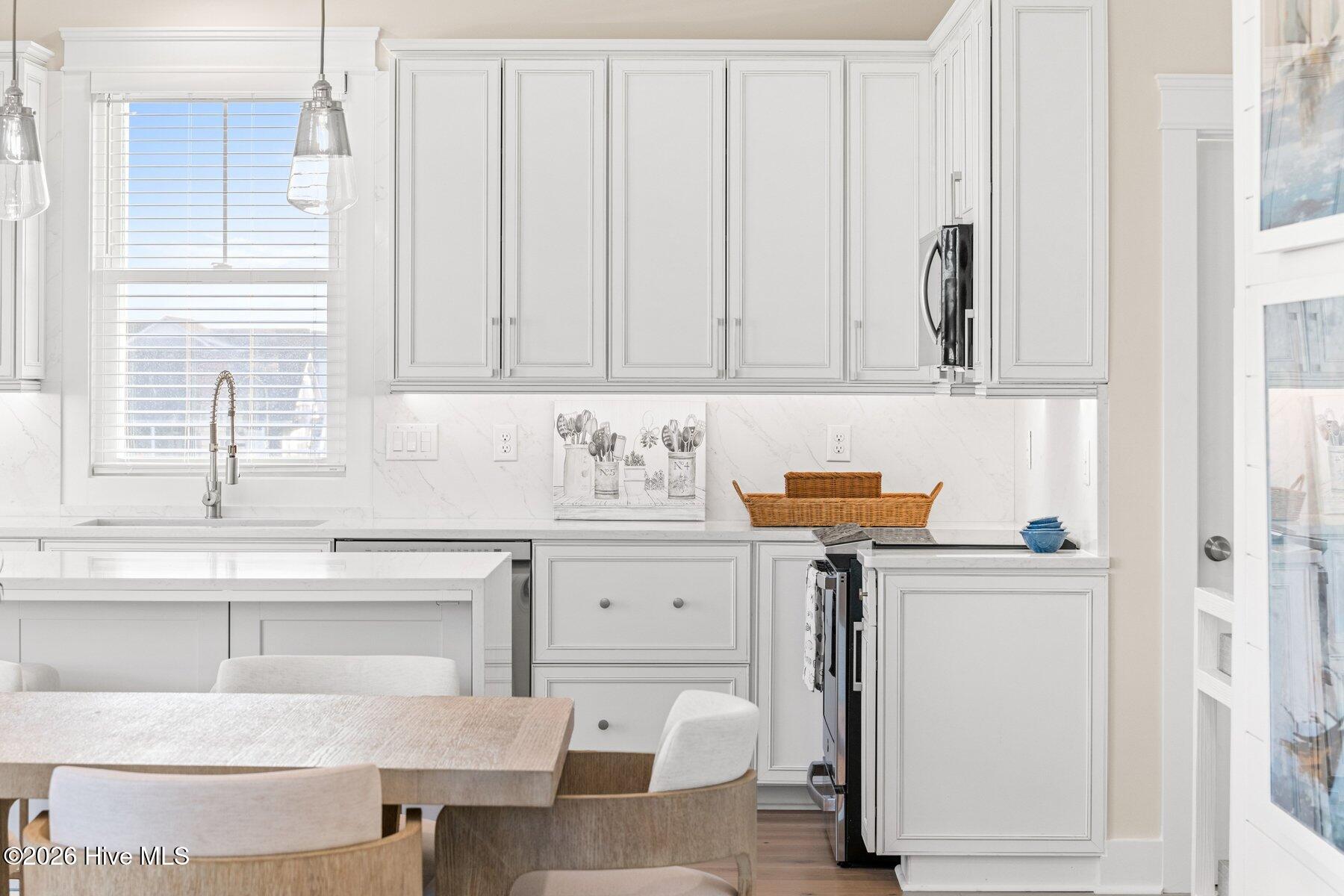 100561823 | Photo 14