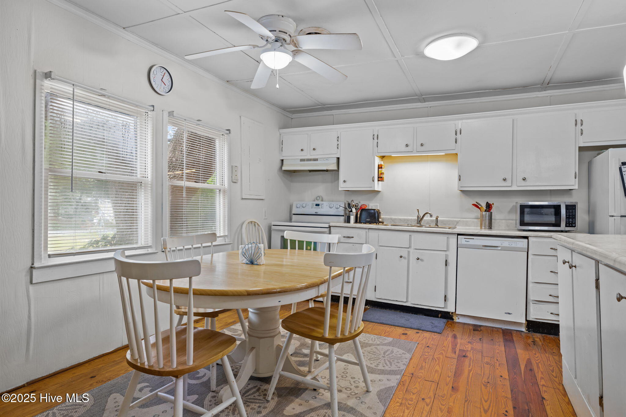 100535776 | Photo 15