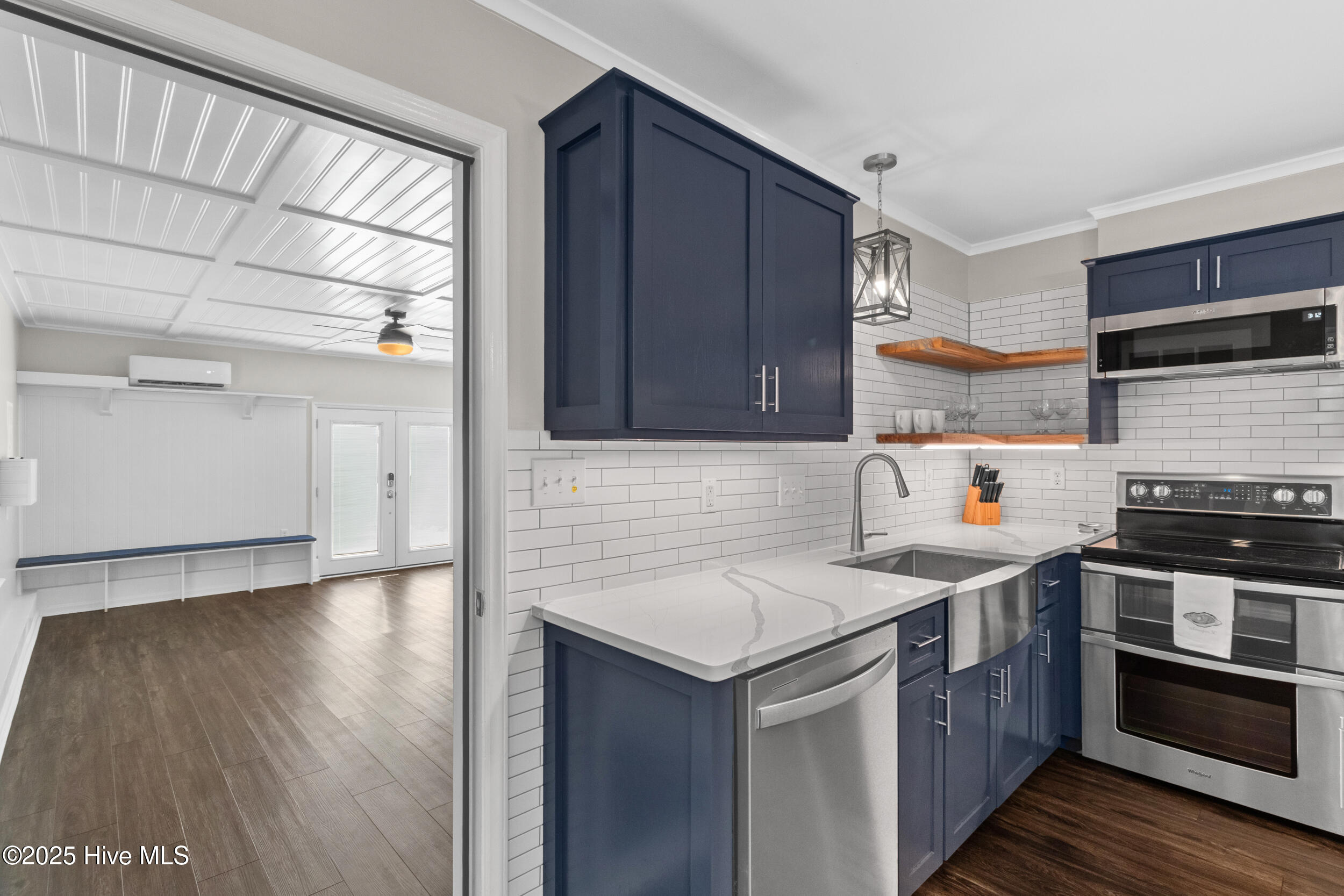 100541040 | Photo 12