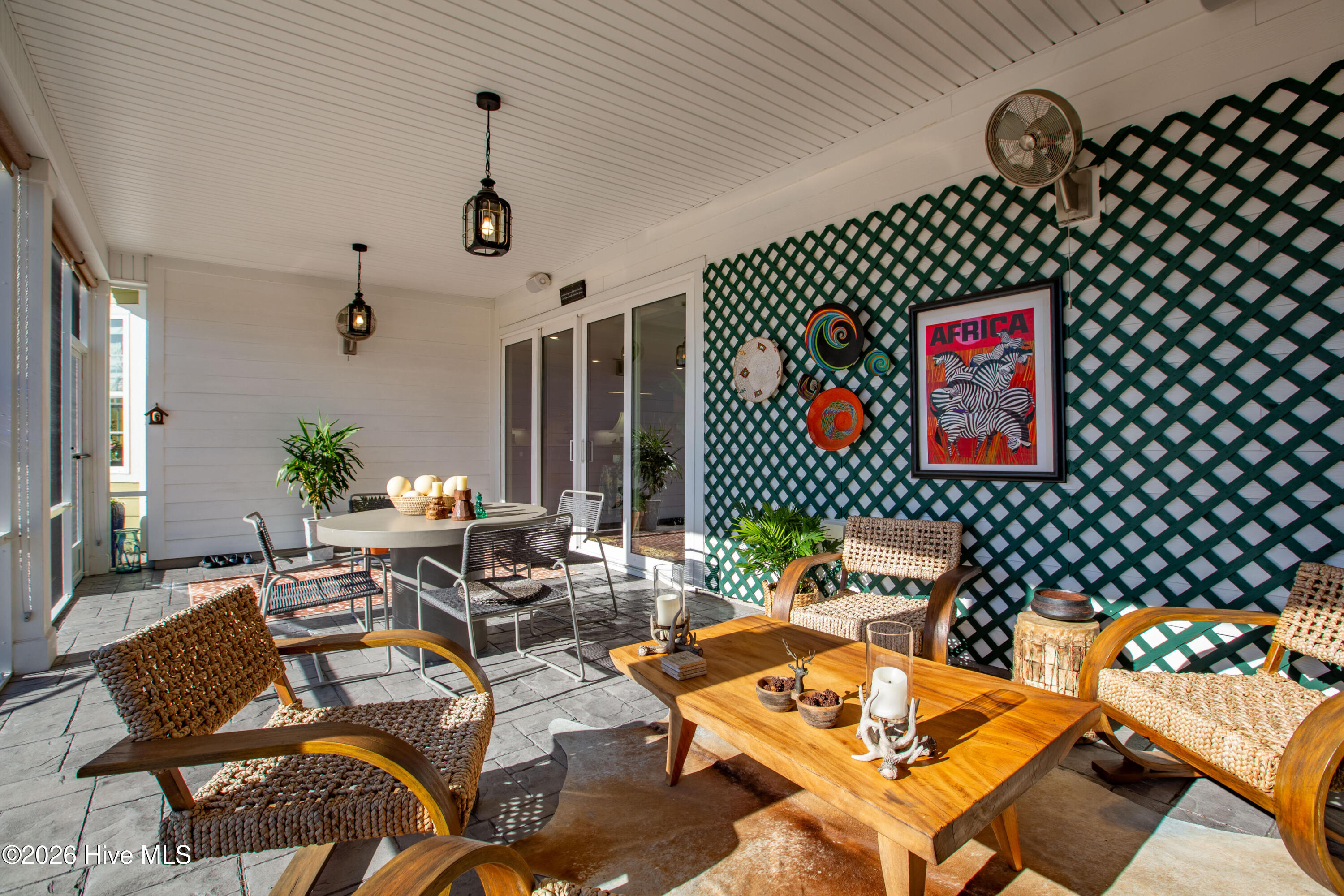 100550328 | Photo 27