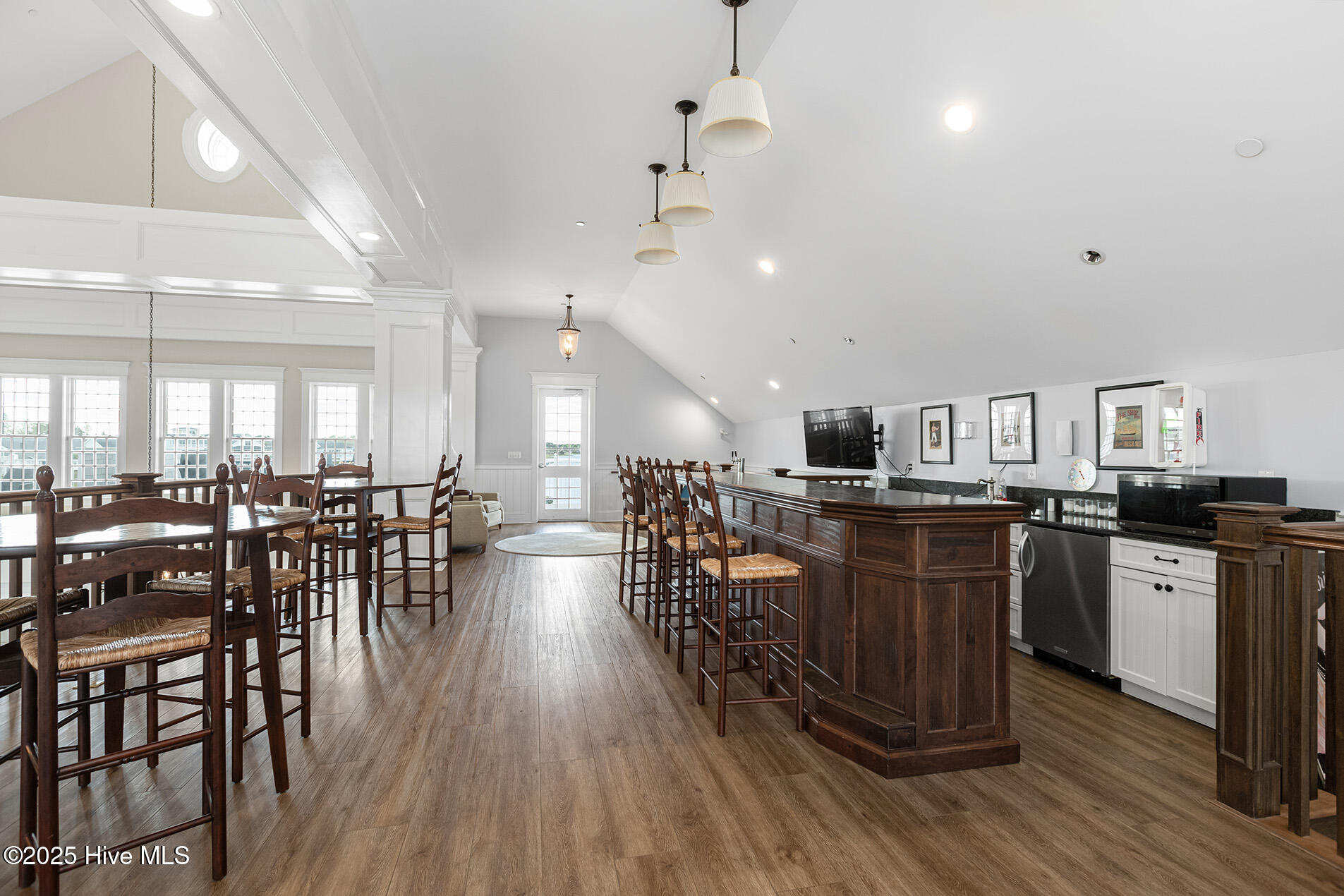 100484964 | Photo 54