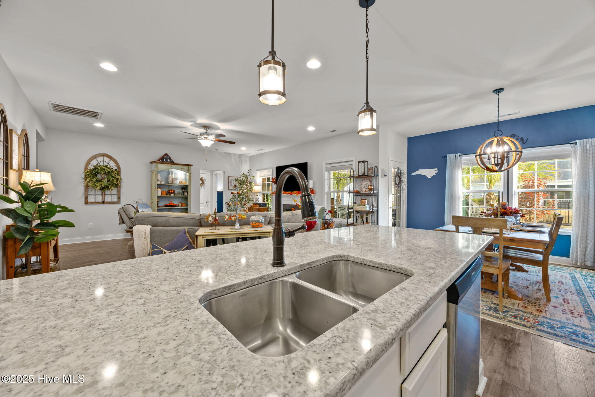 100544271 | Photo 34