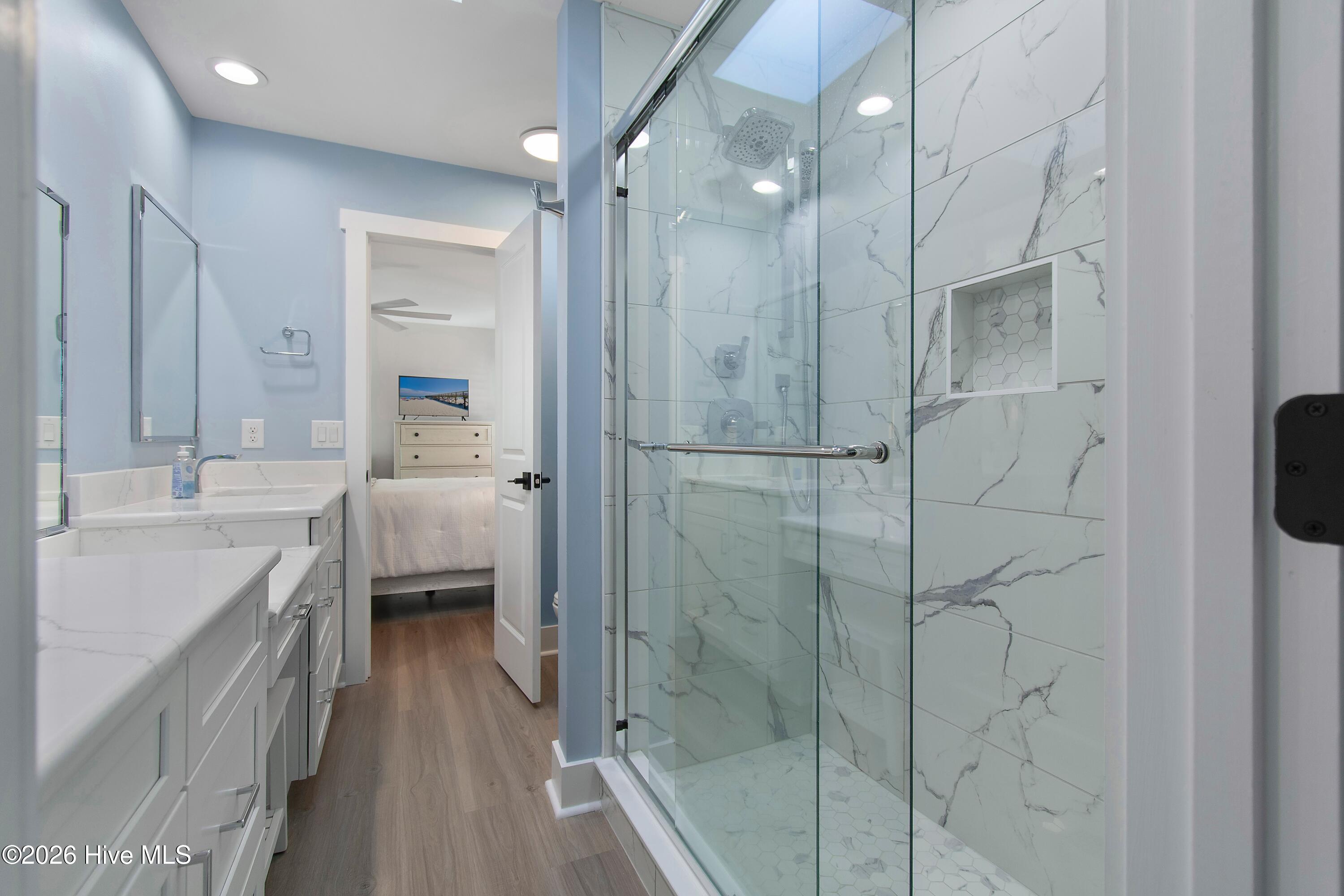 100552284 | Photo 24