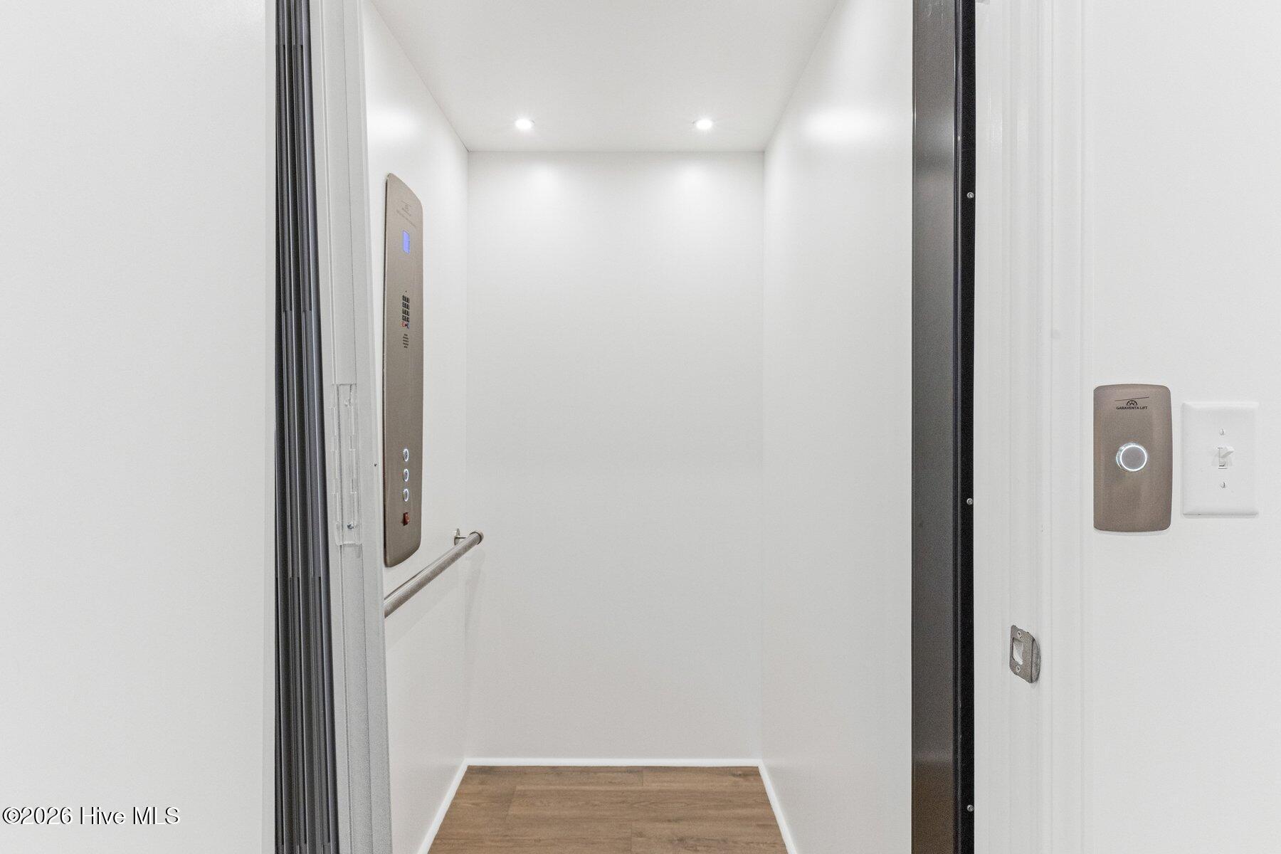 100532132 | Photo 50