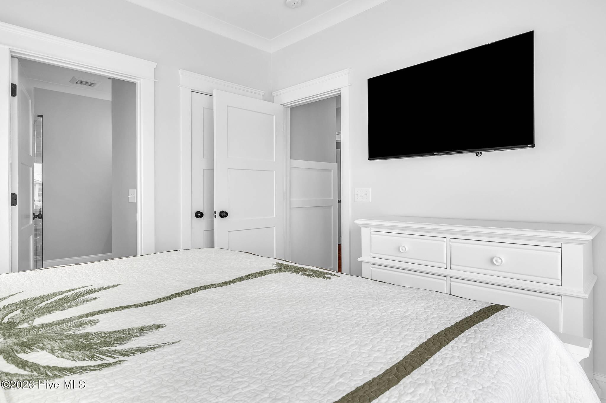 100558345 | Photo 71