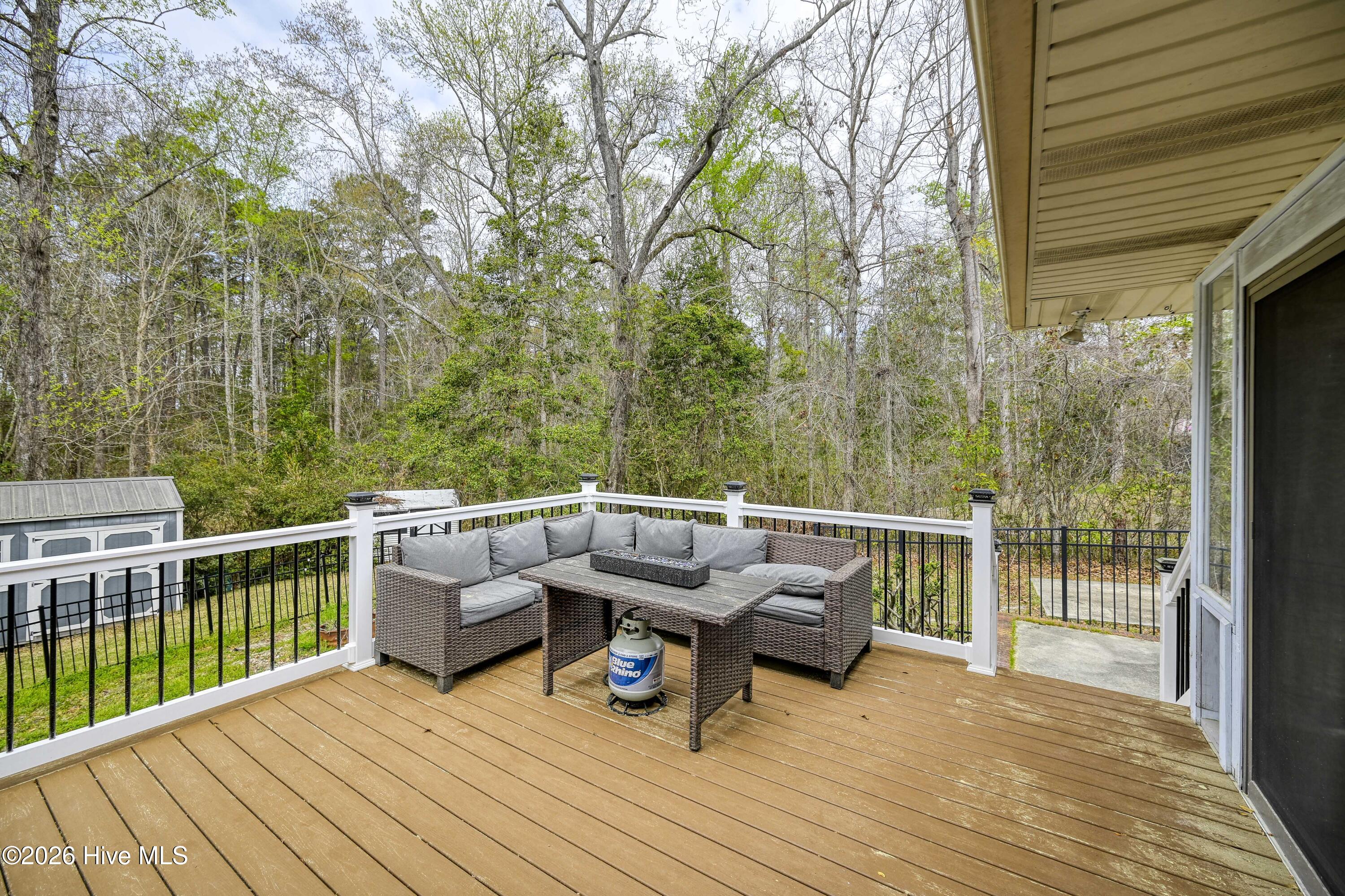 100562764 | Photo 24