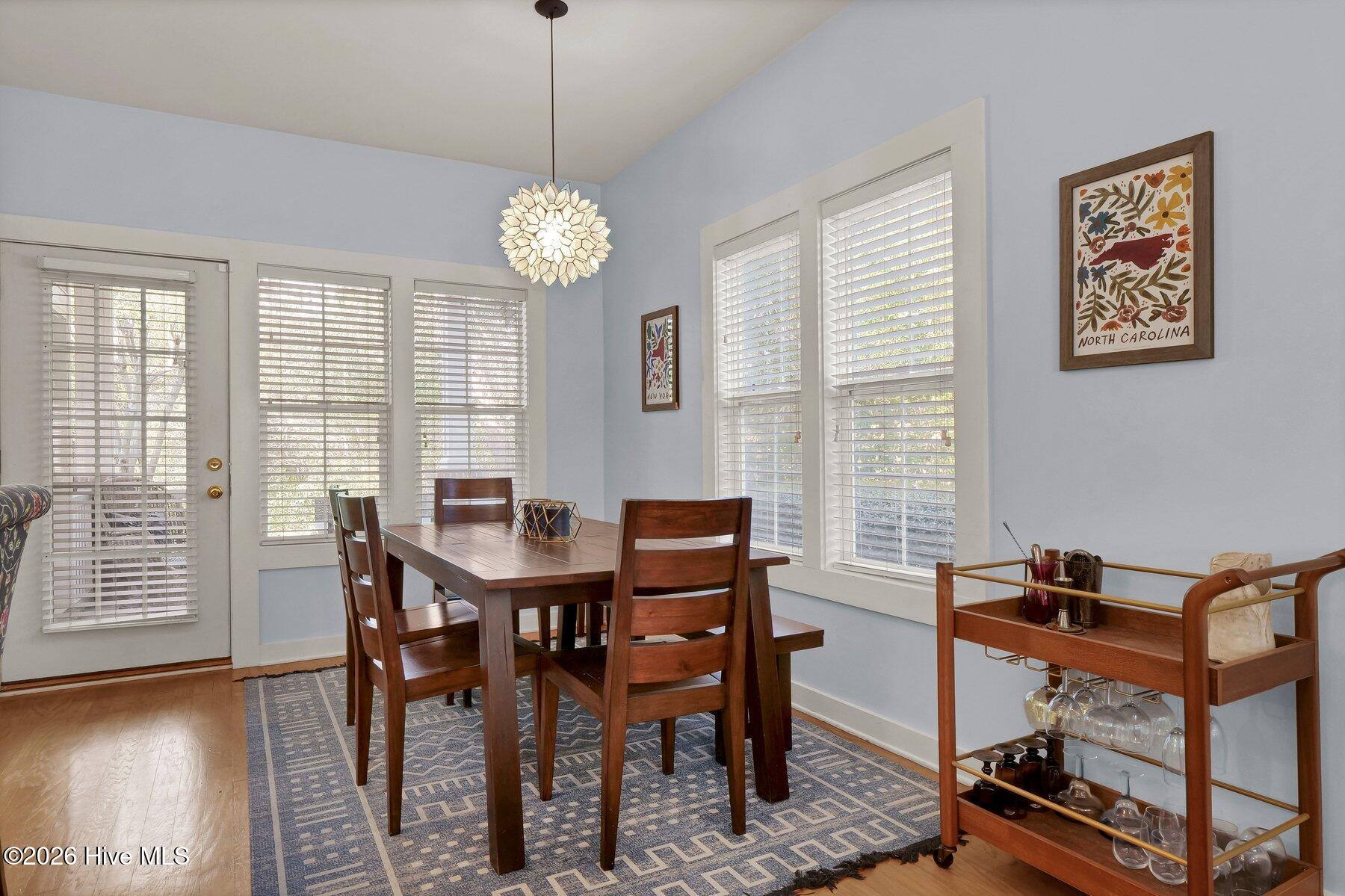 100562227 | Photo 13