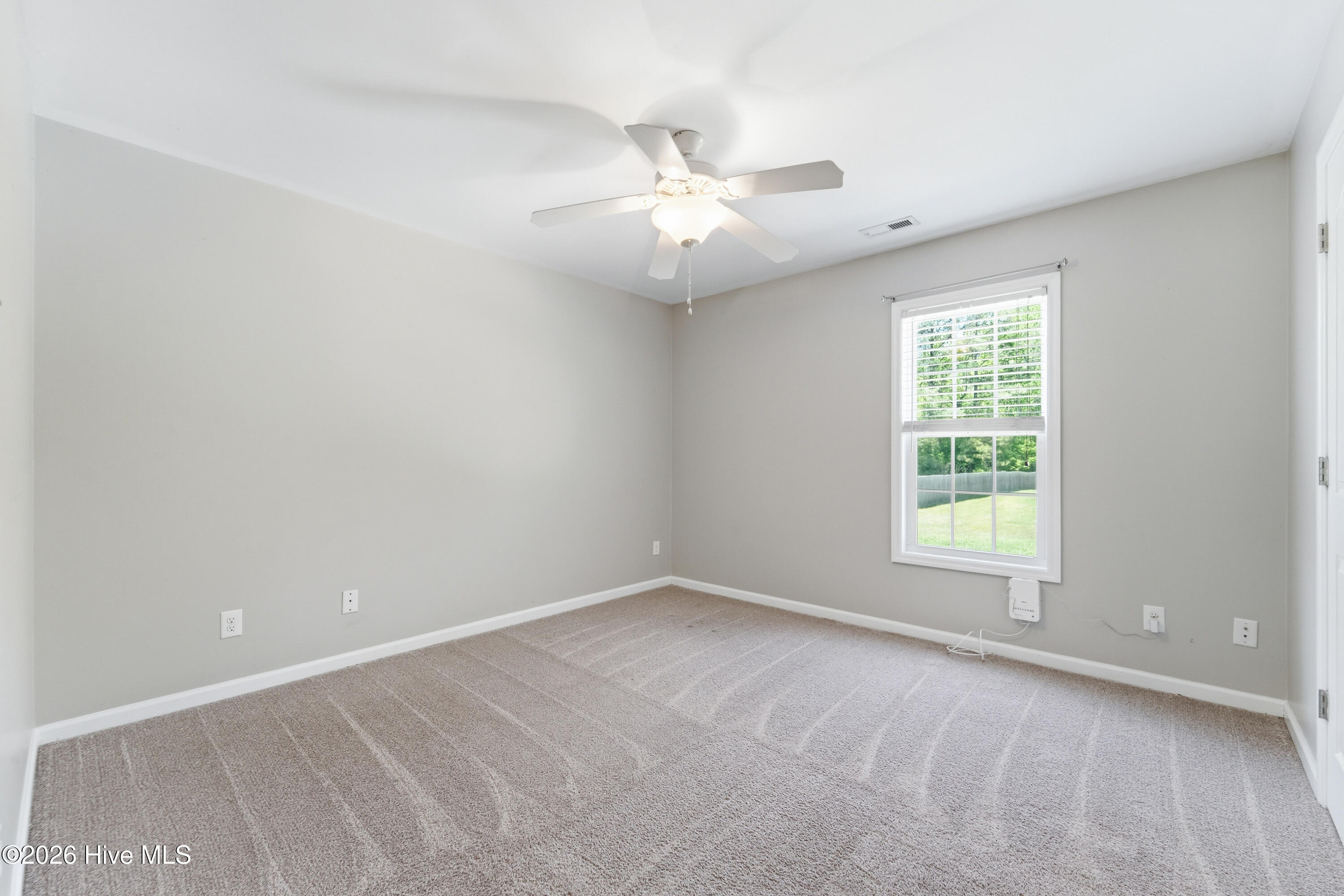 100568170 | Photo 36