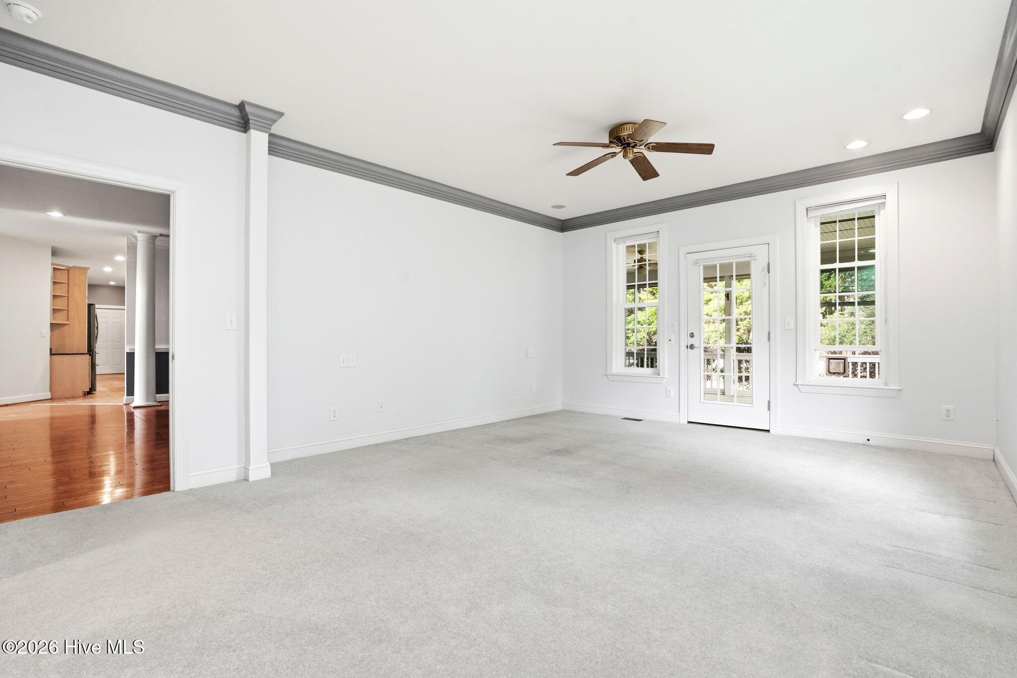 100563594 | Photo 36