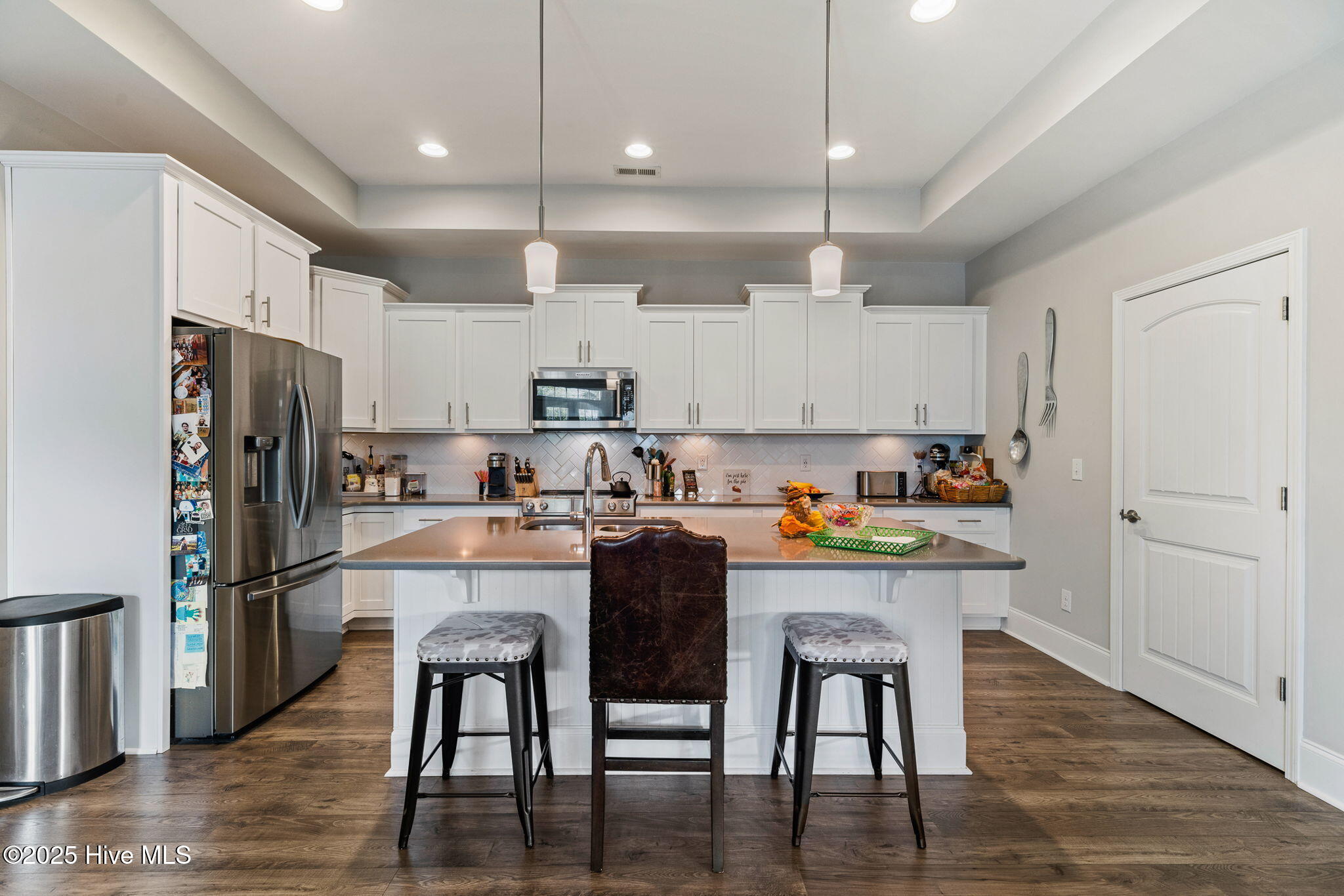 100542385 | Photo 19