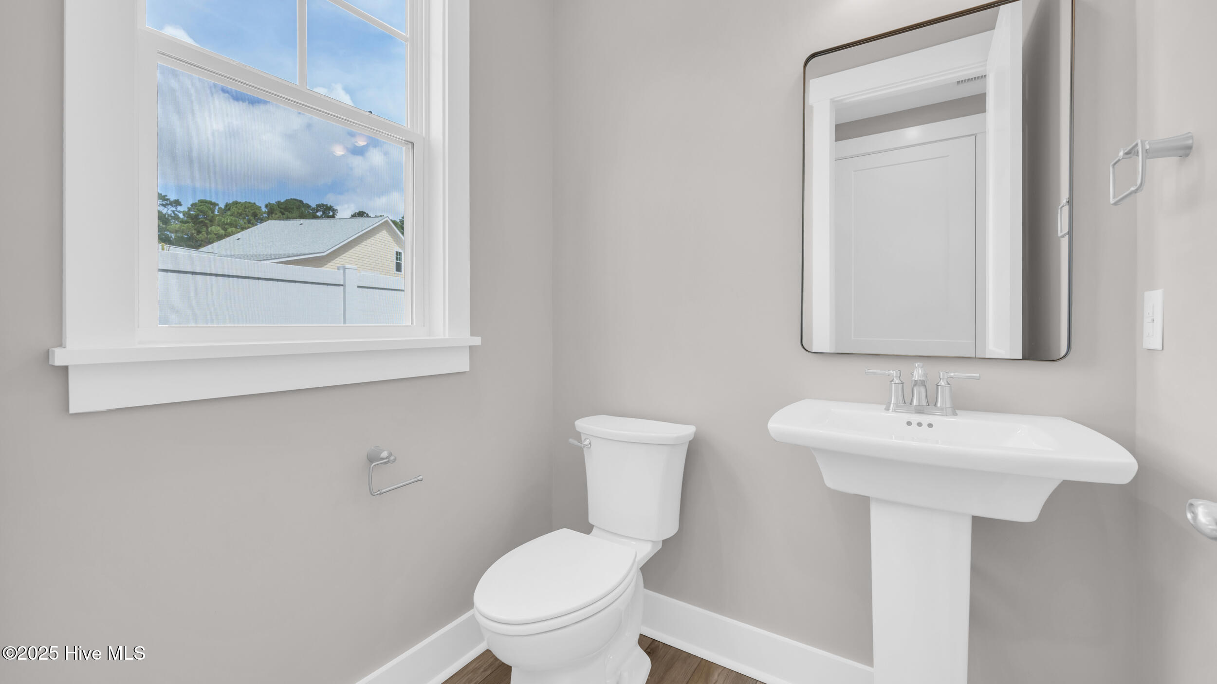 100550243 | Photo 12