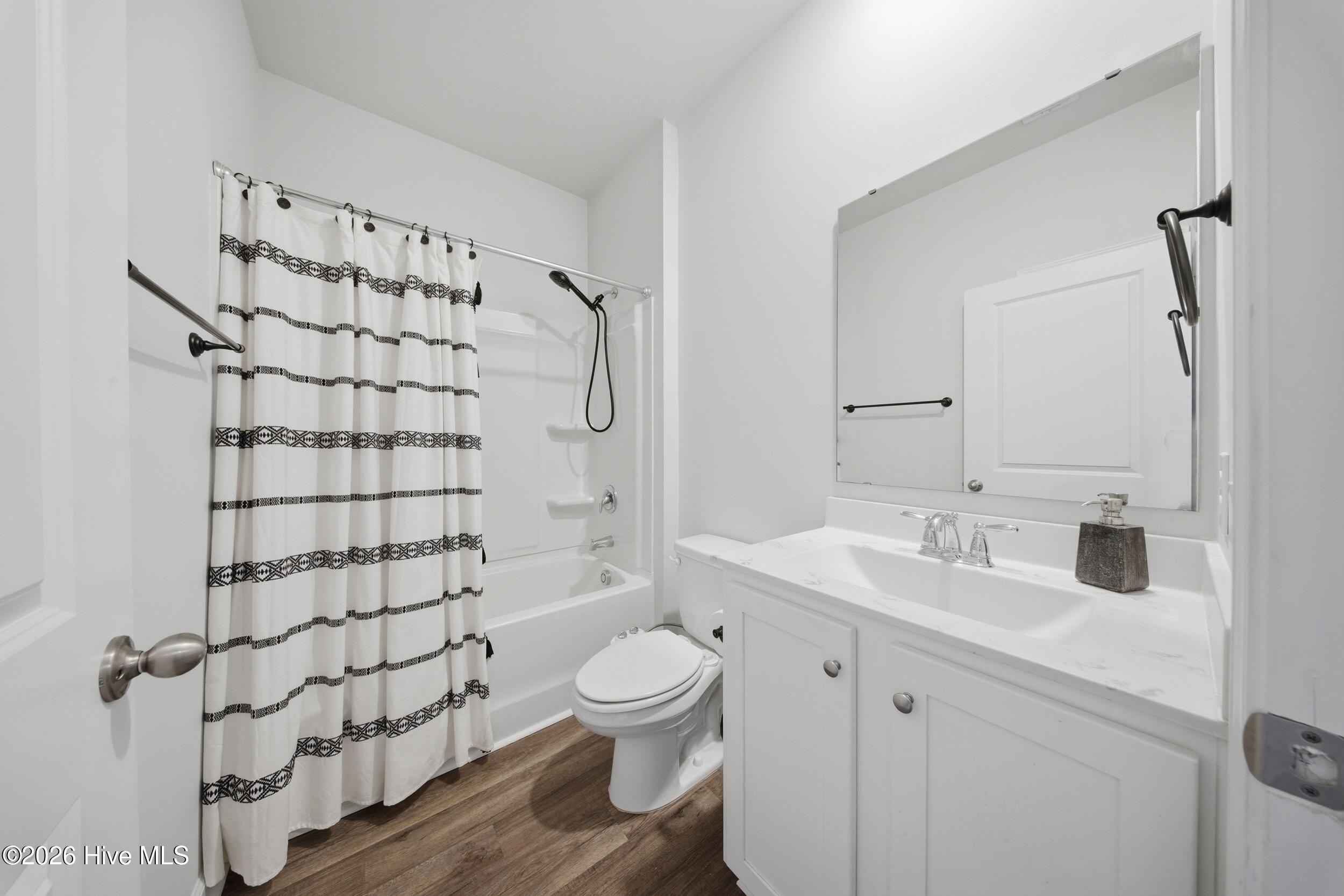 100565594 | Photo 12