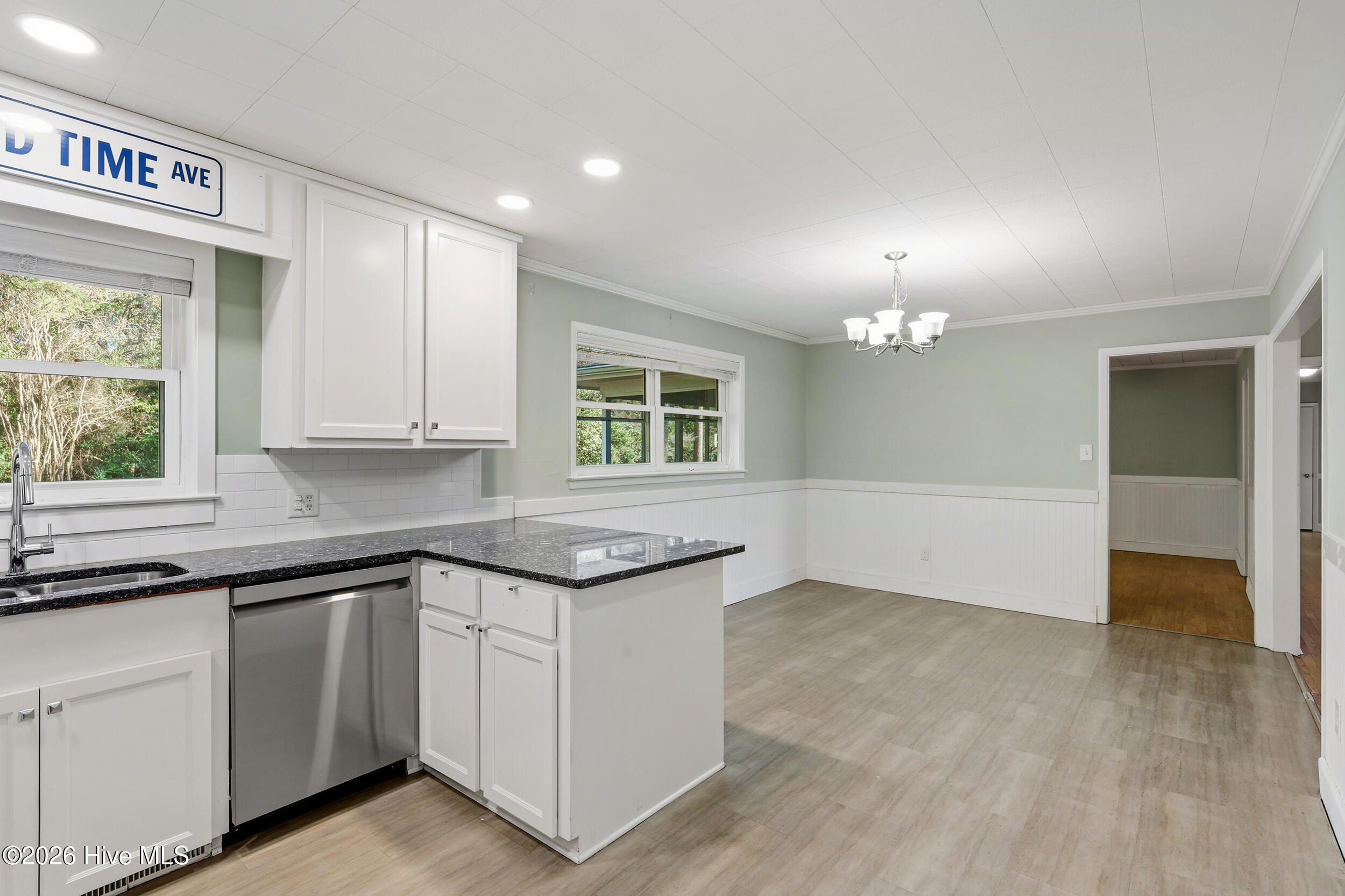 100550925 | Photo 15