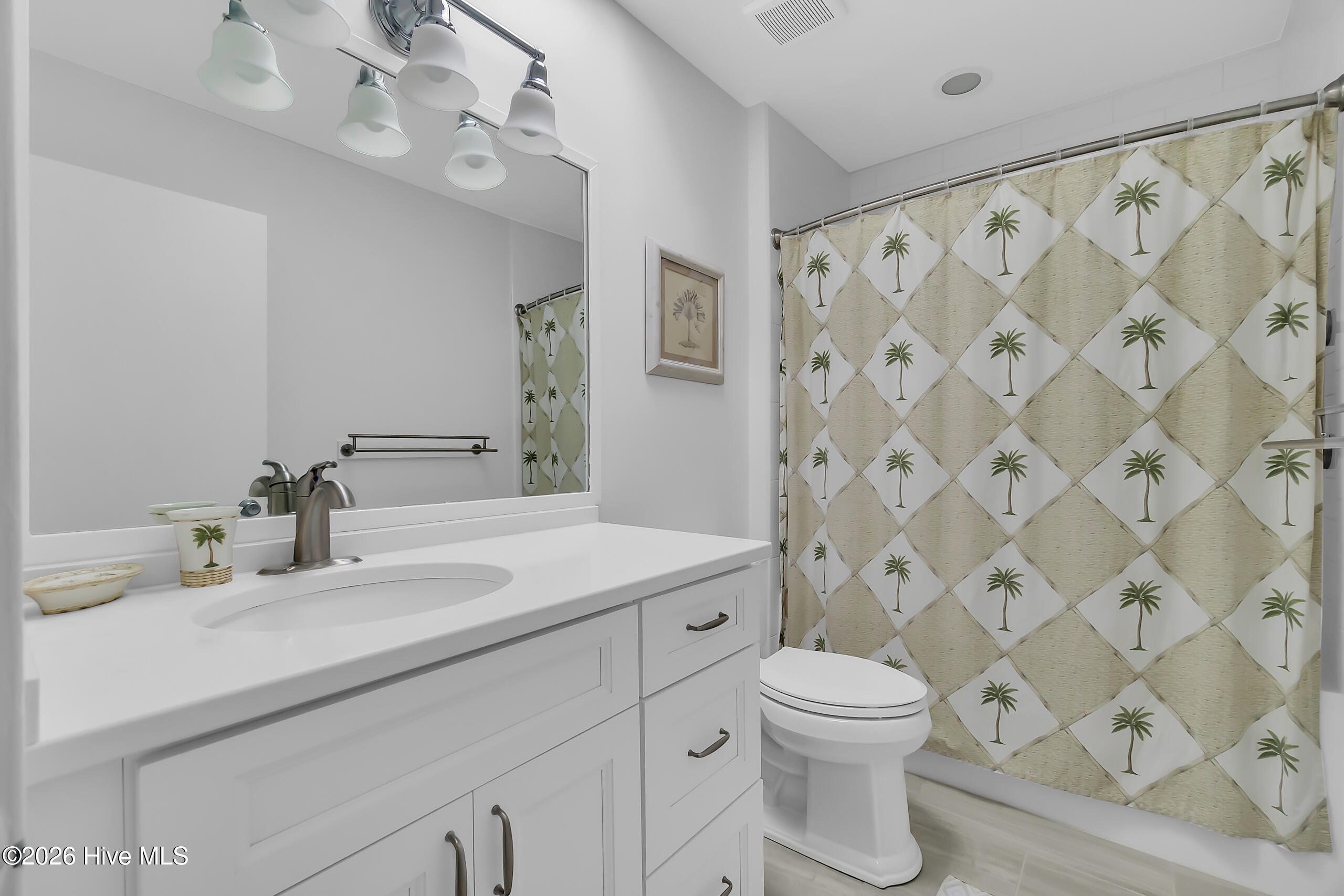 100568884 | Photo 51