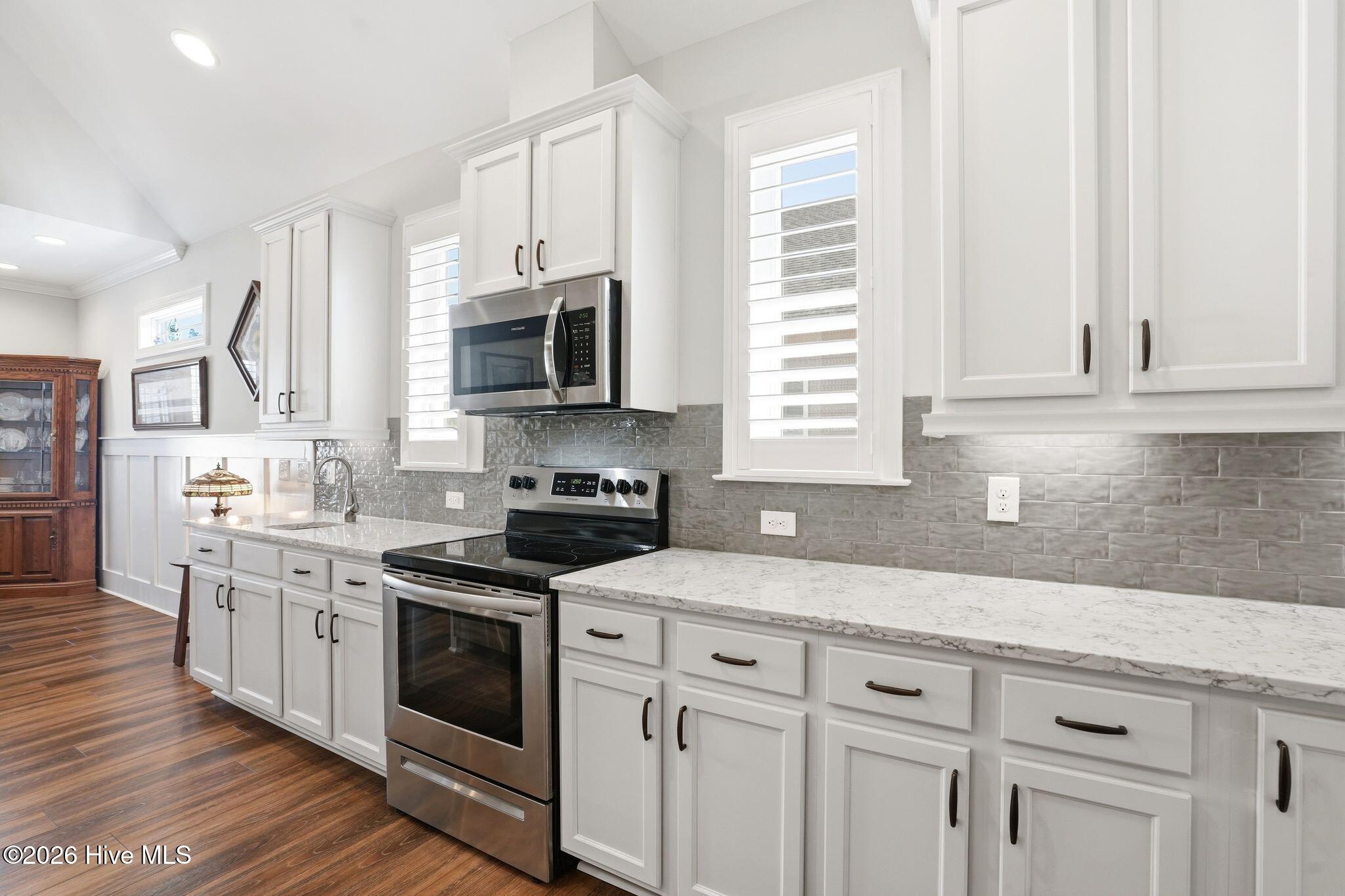 100559439 | Photo 33