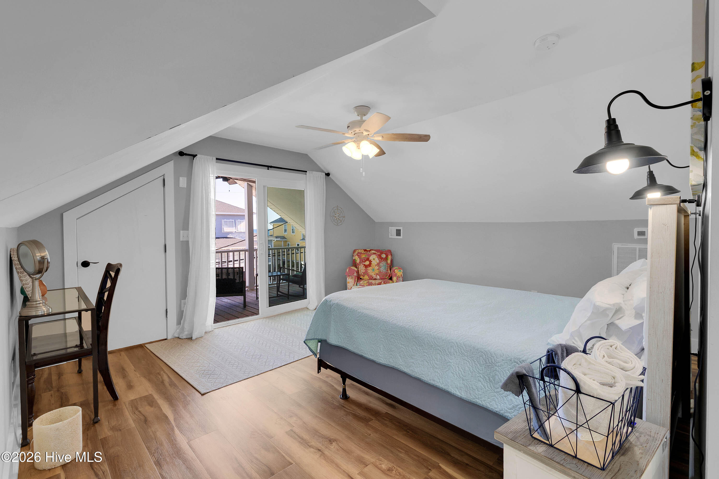 100550780 | Photo 49