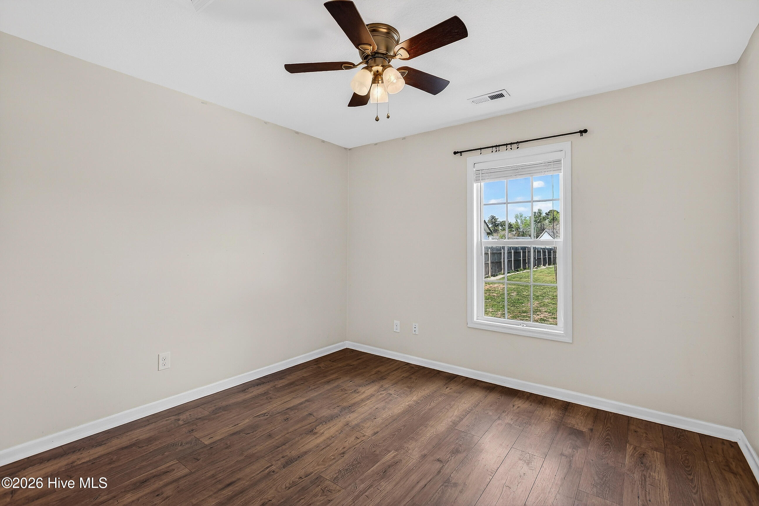 100563999 | Photo 22