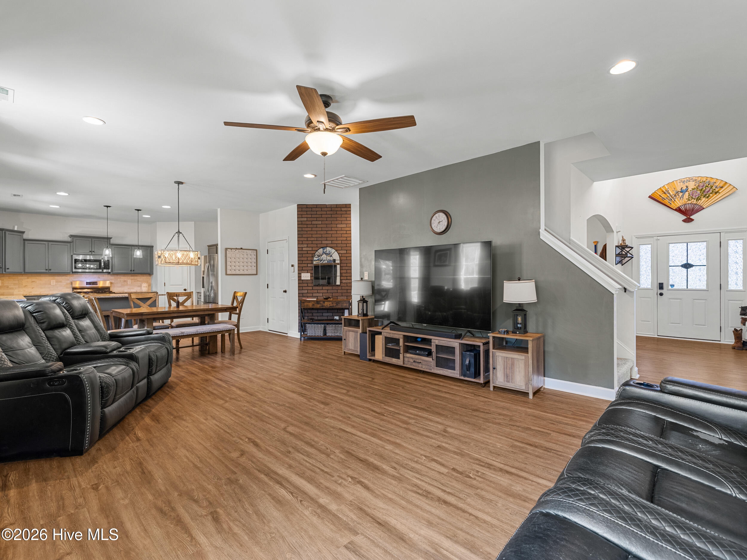 100570237 | Photo 27