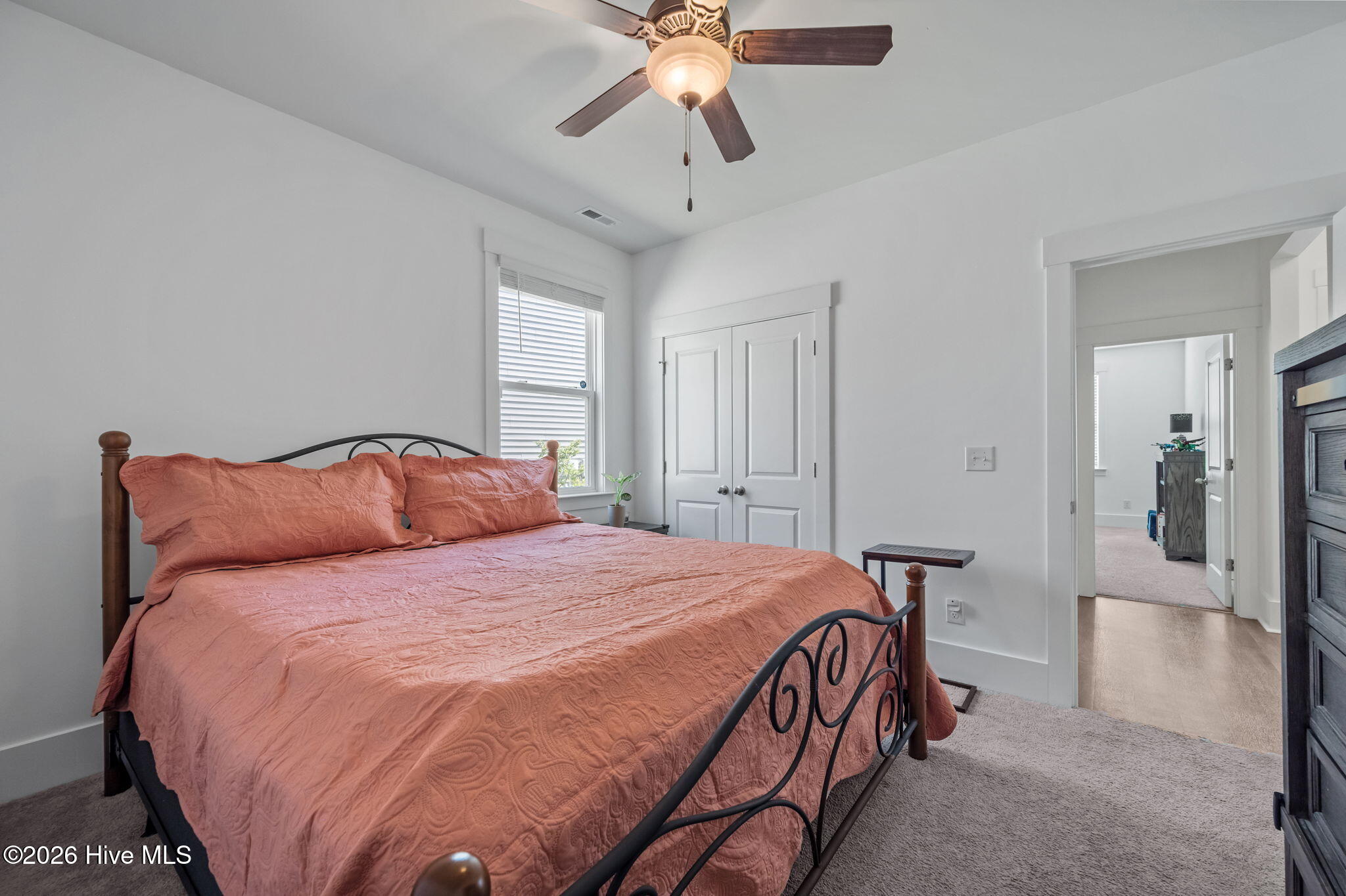 100566590 | Photo 33