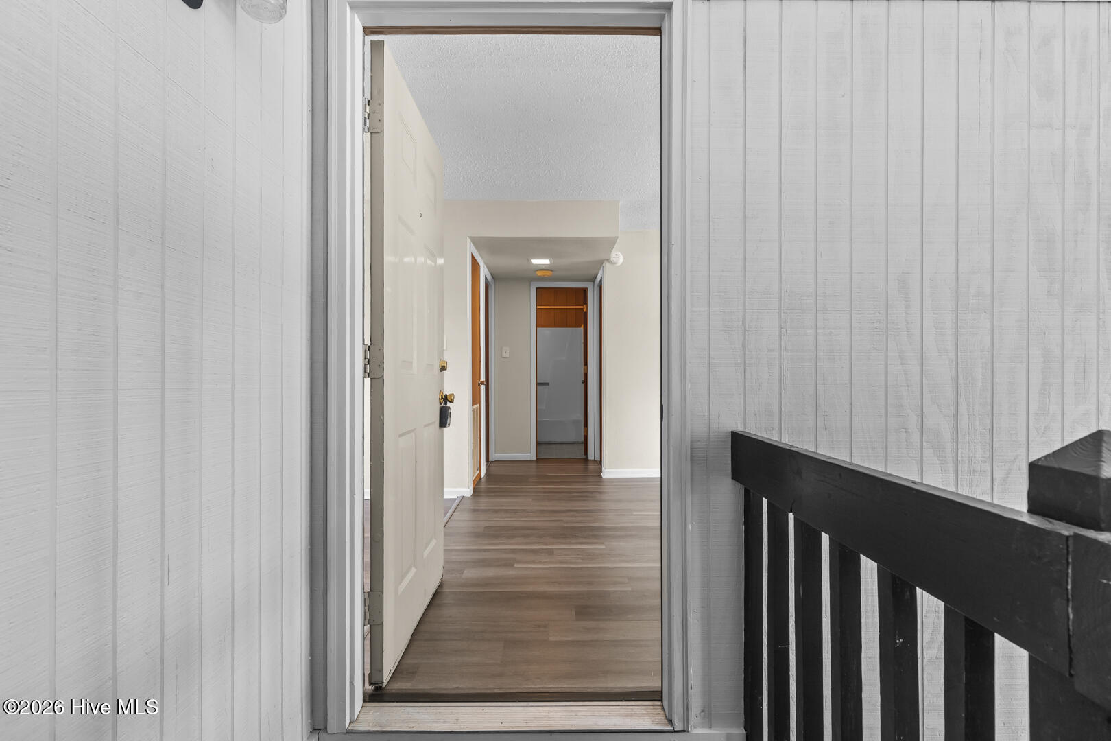 100550796 | Photo 24