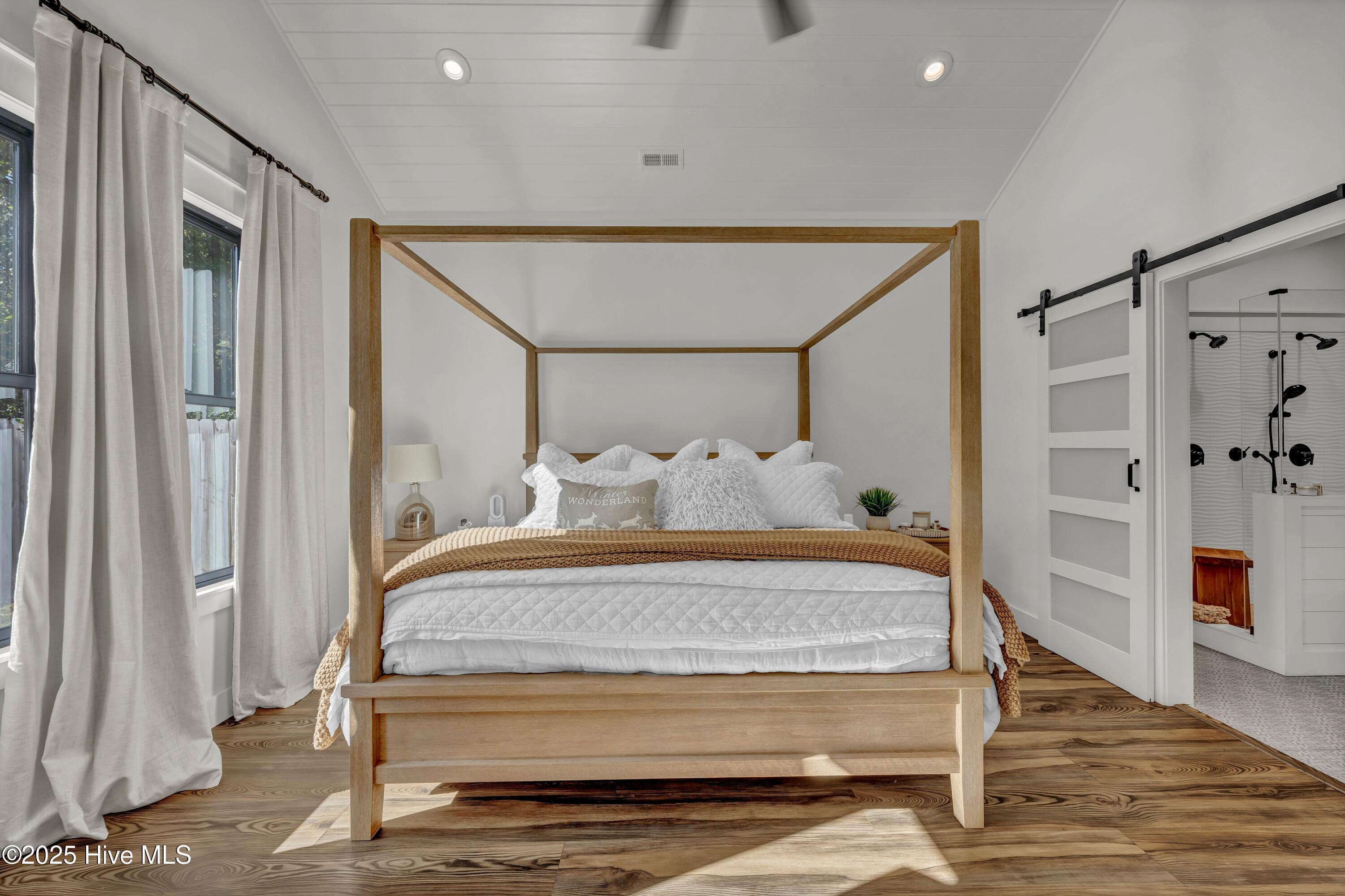 100543127 | Photo 30