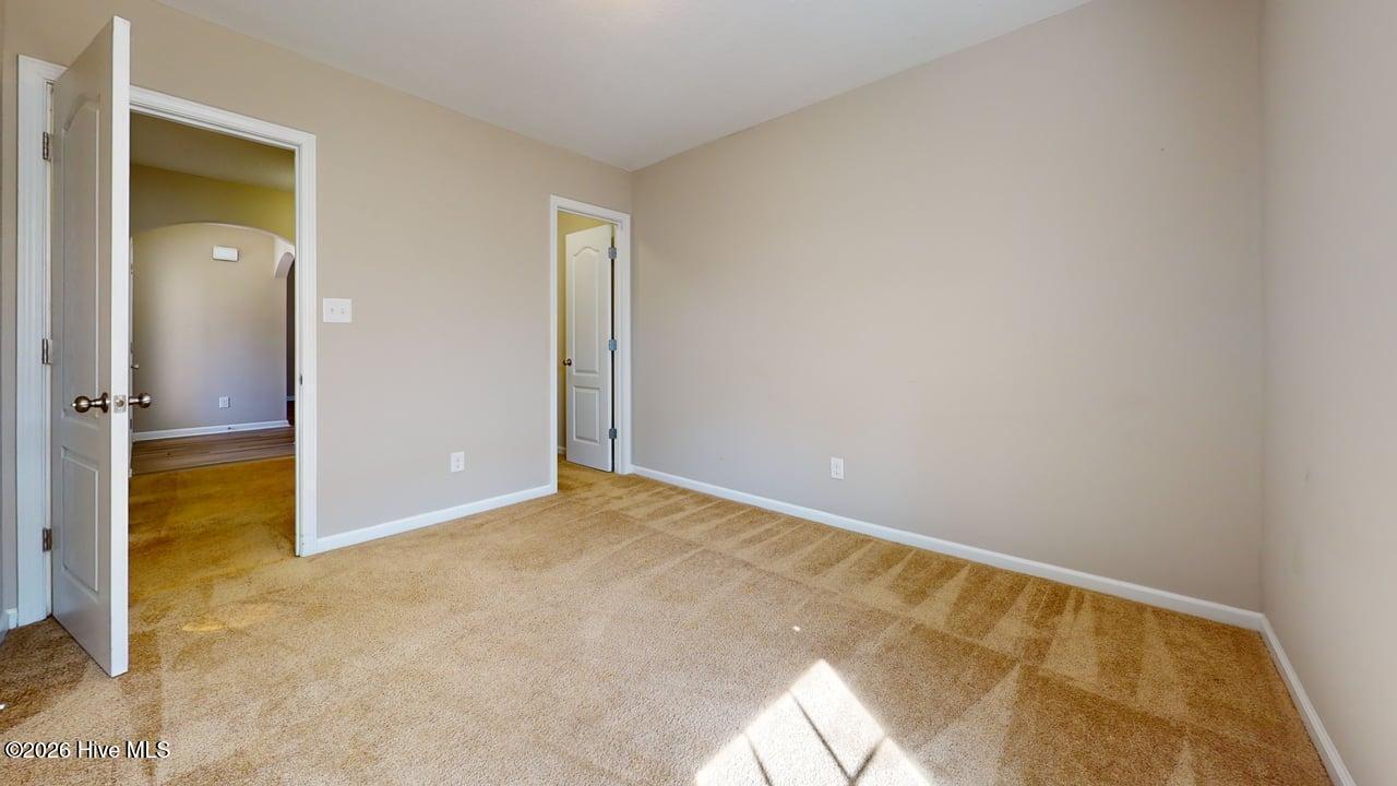 100569365 | Photo 24