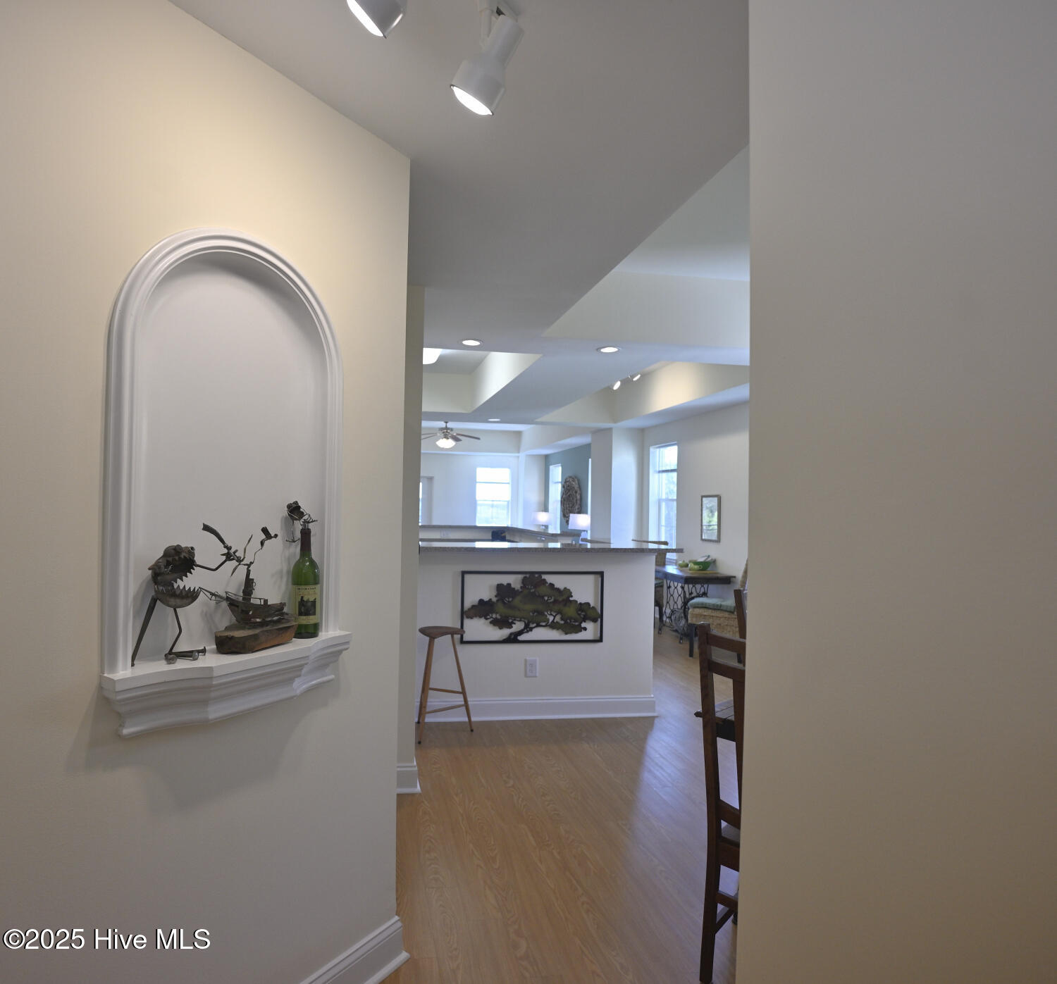 100503609 | Photo 11