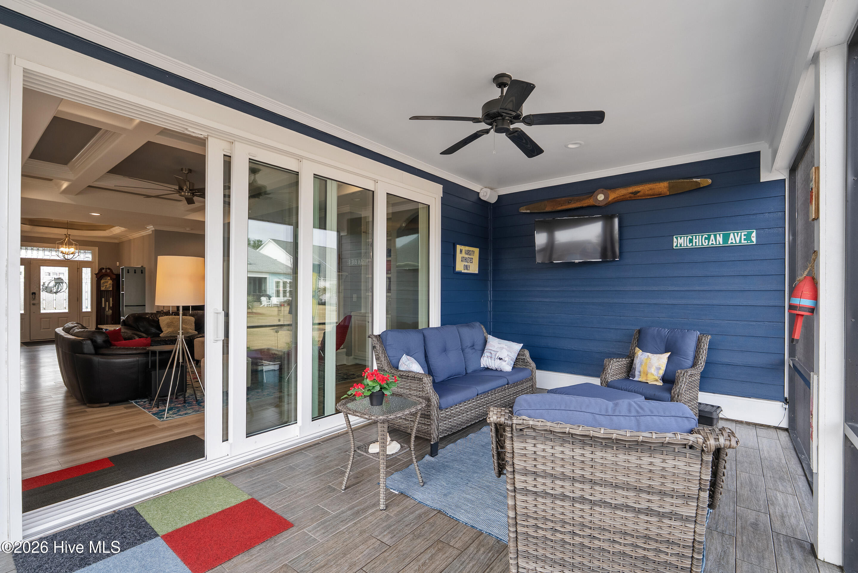 100559737 | Photo 23