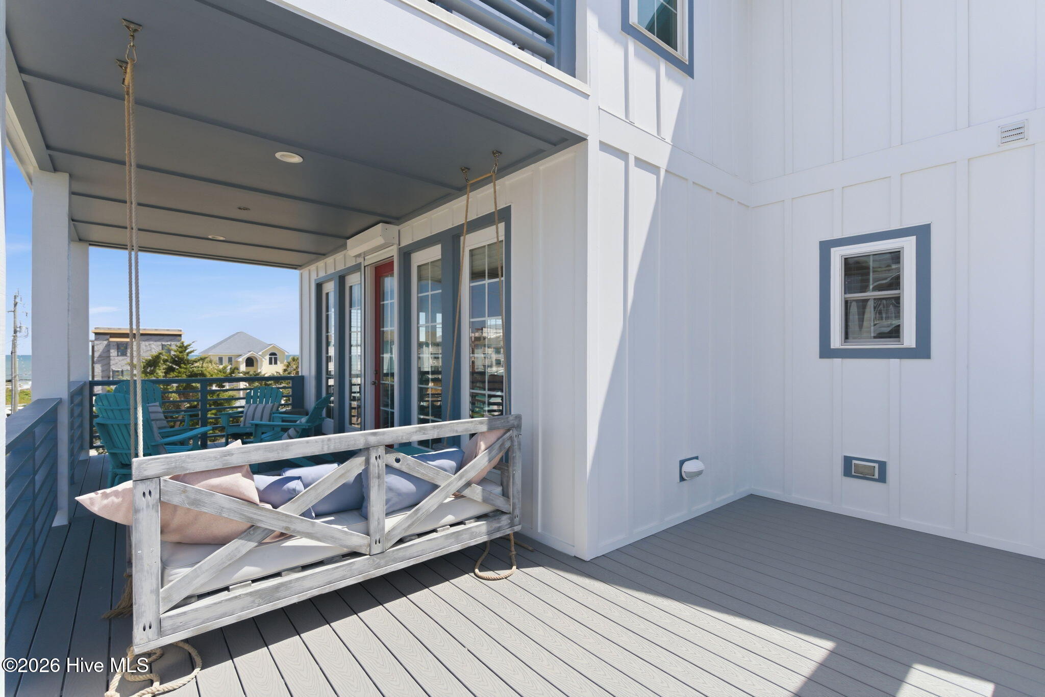 100570056 | Photo 42