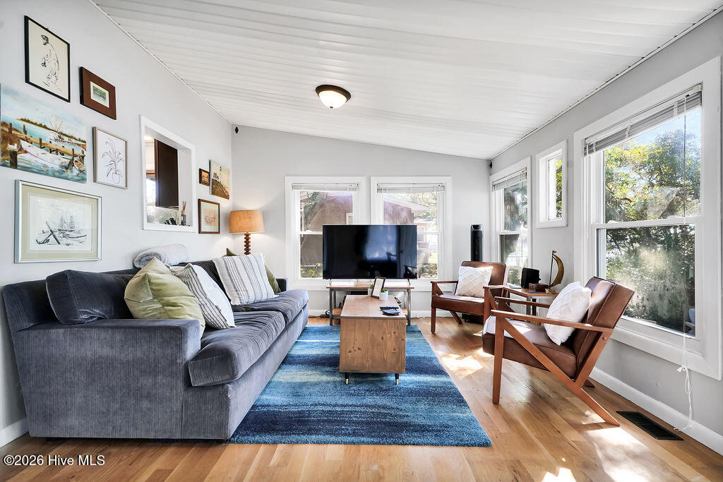 100559547 | Photo 23