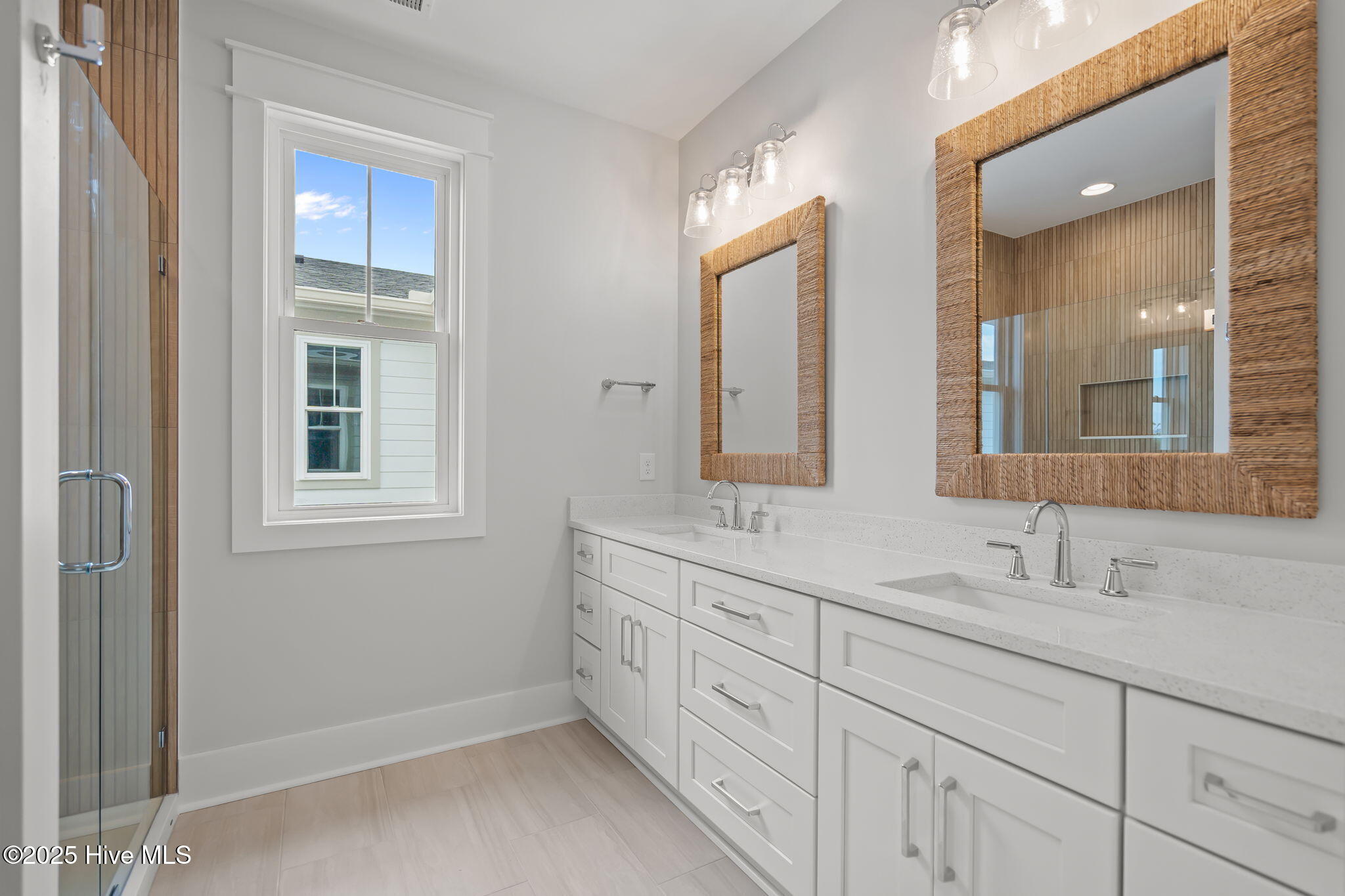 100537878 | Photo 28