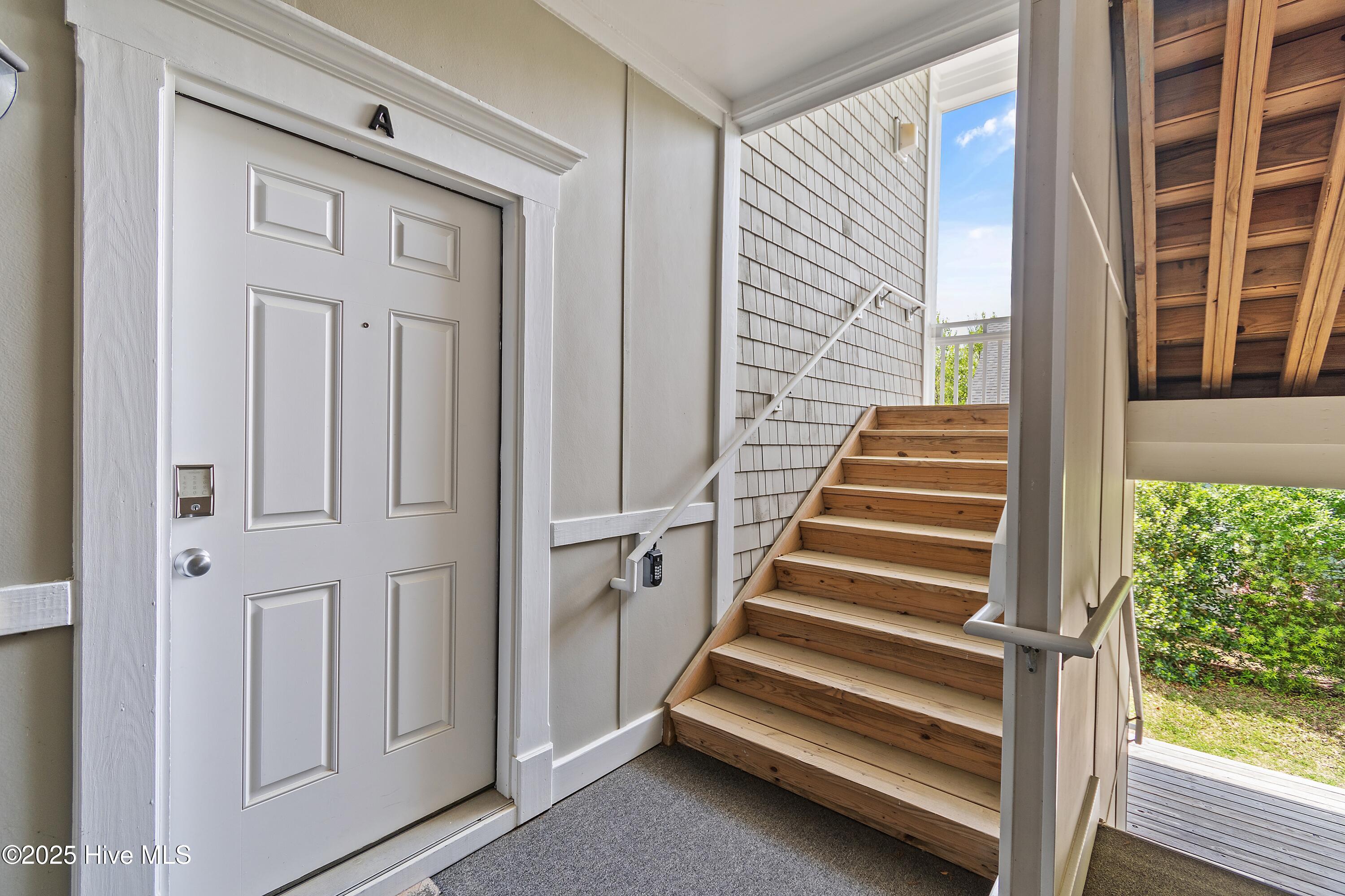 100502983 | Photo 33