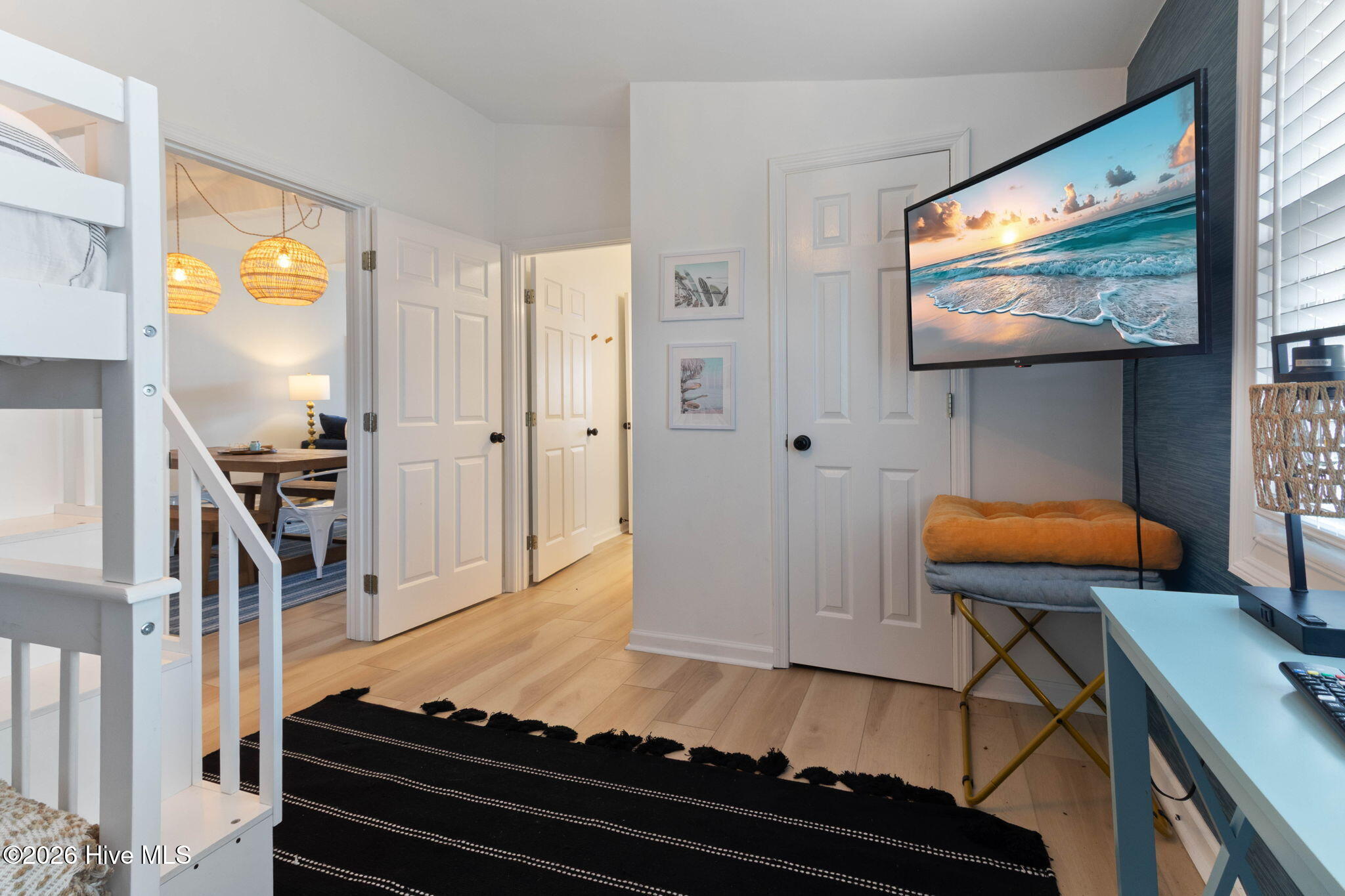 100555843 | Photo 32