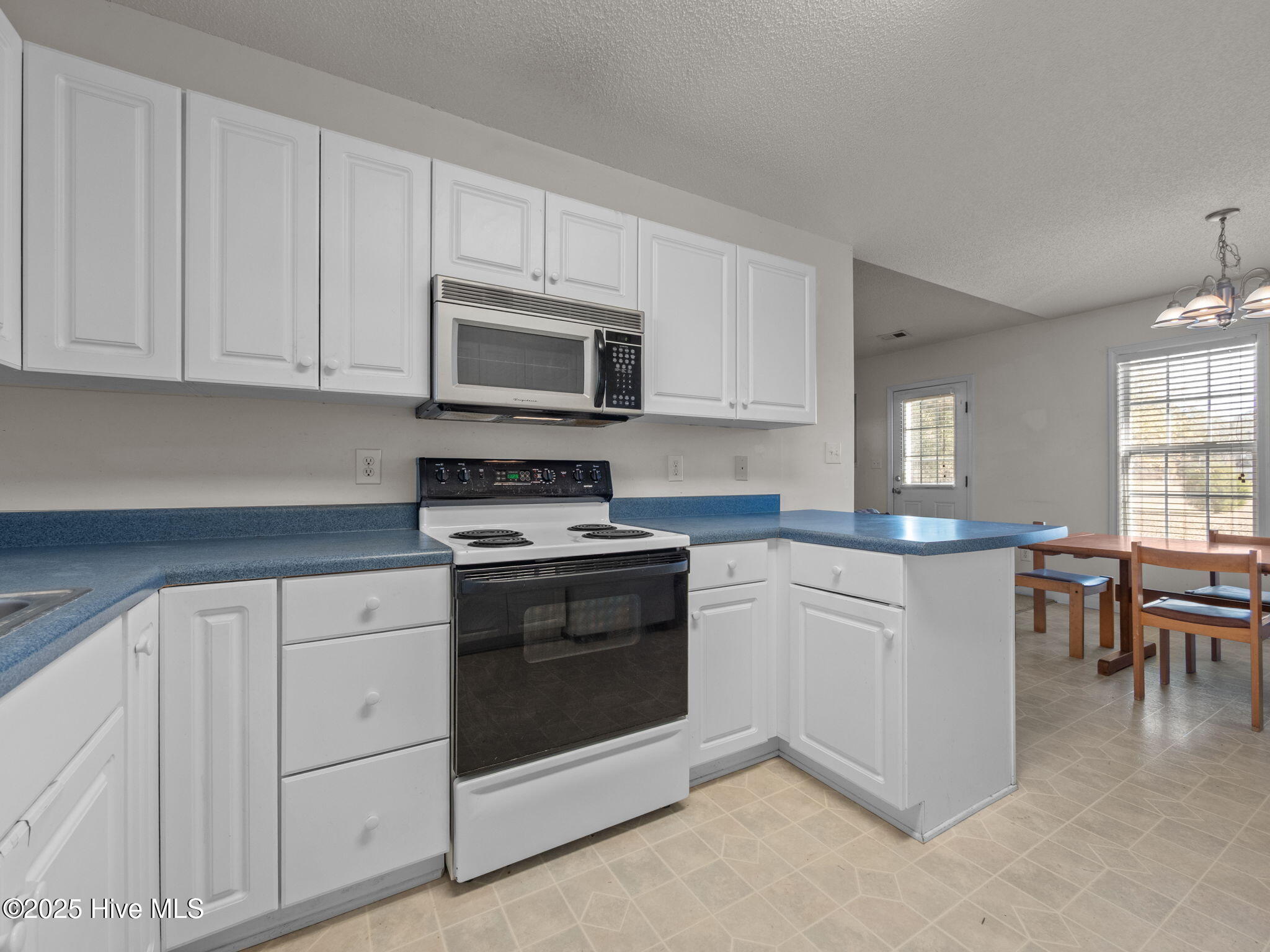 100545105 | Photo 40