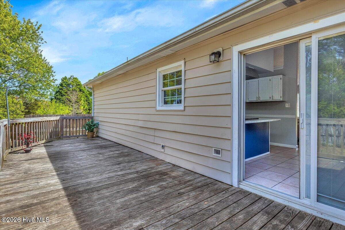 100566247 | Photo 40