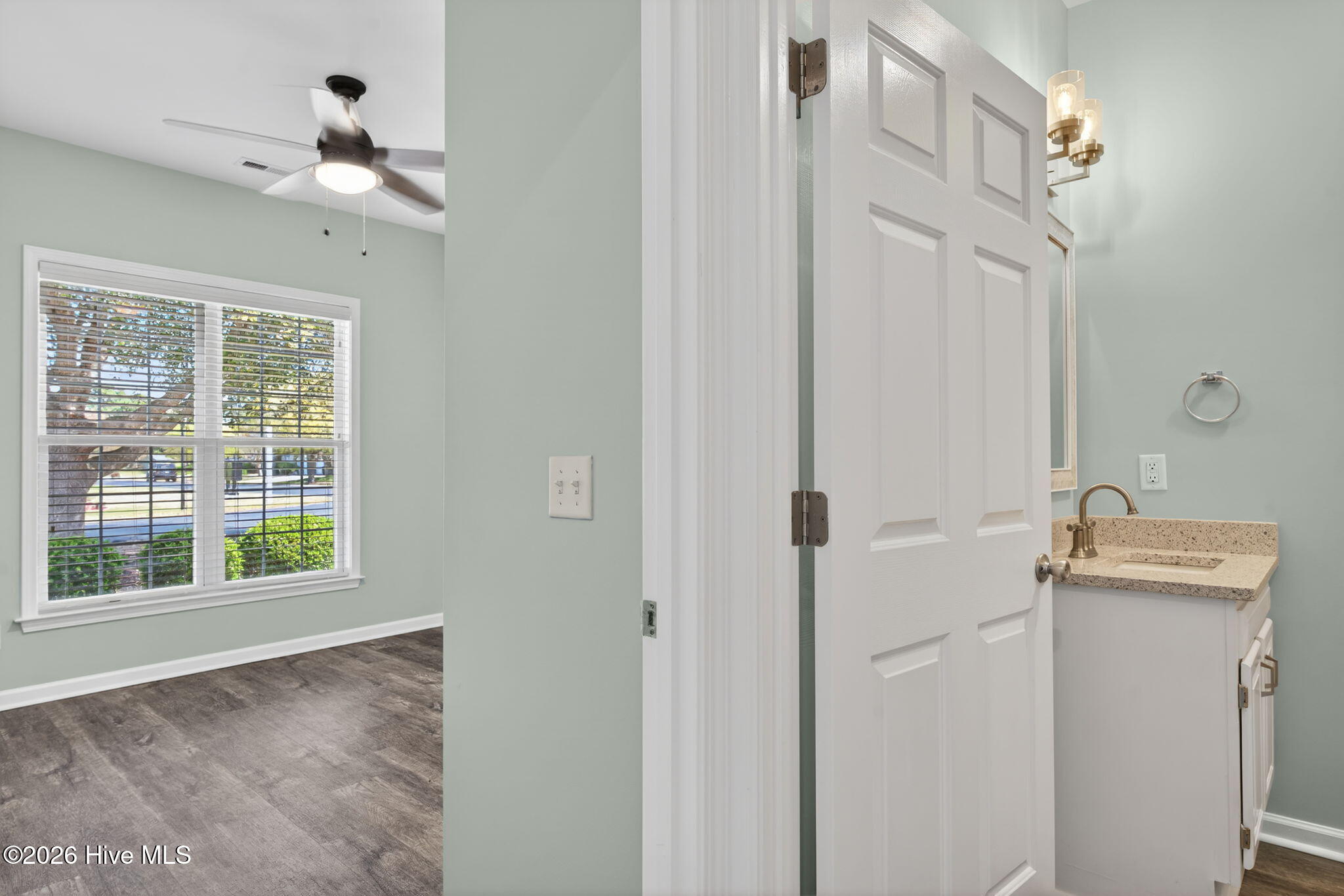 100564275 | Photo 28