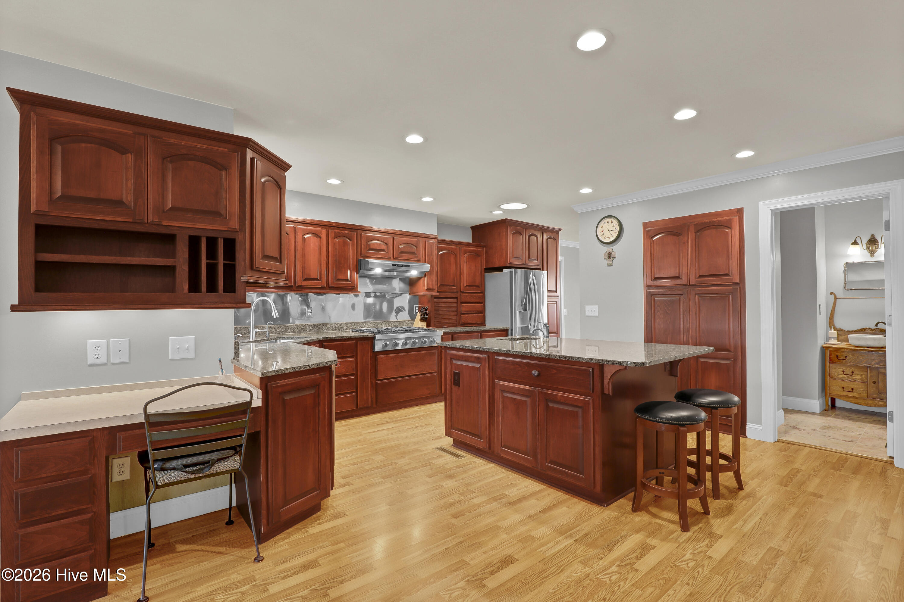 100563243 | Photo 10