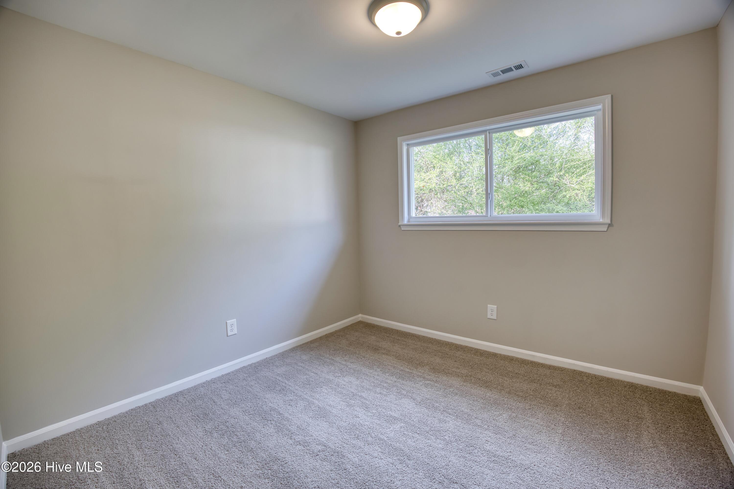 100561992 | Photo 22