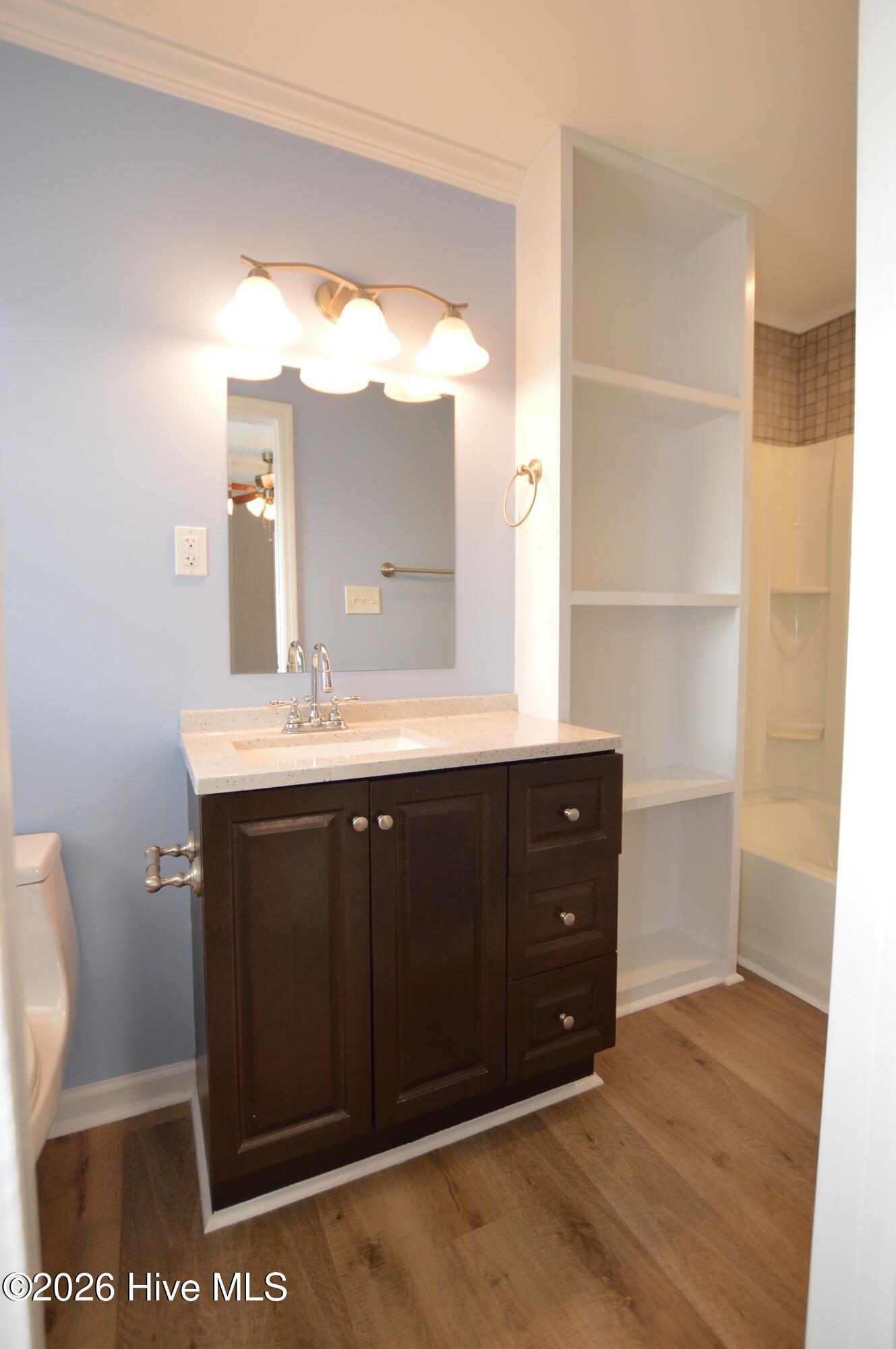 100563873 | Photo 12