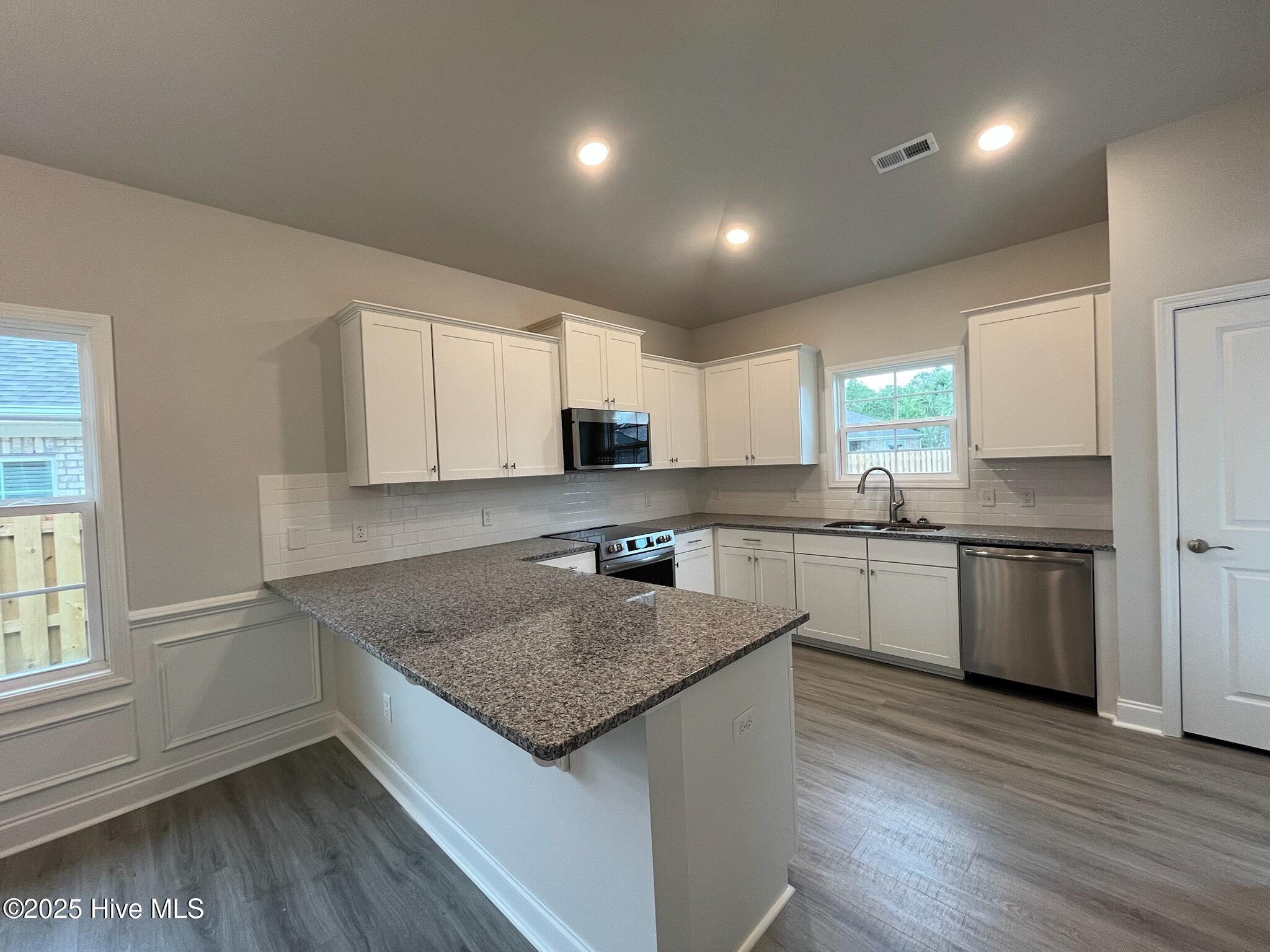 100426037 | Photo 12