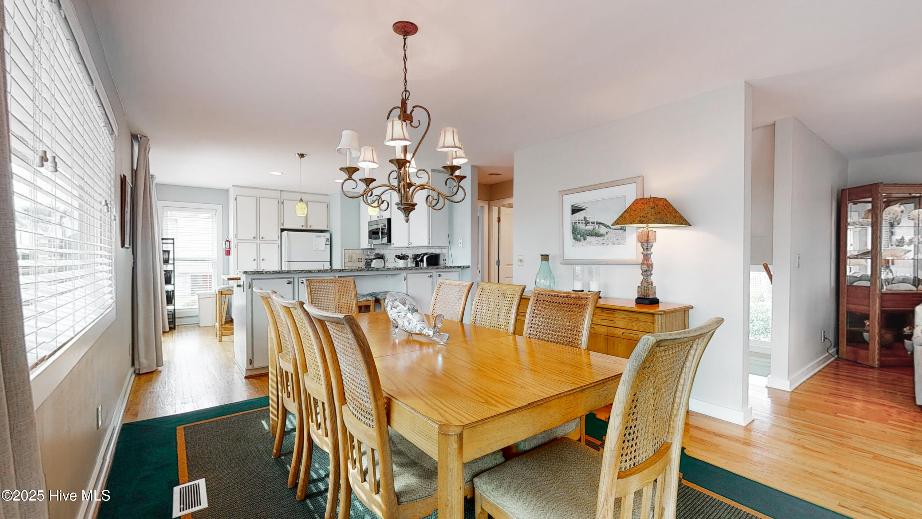 100532230 | Photo 48