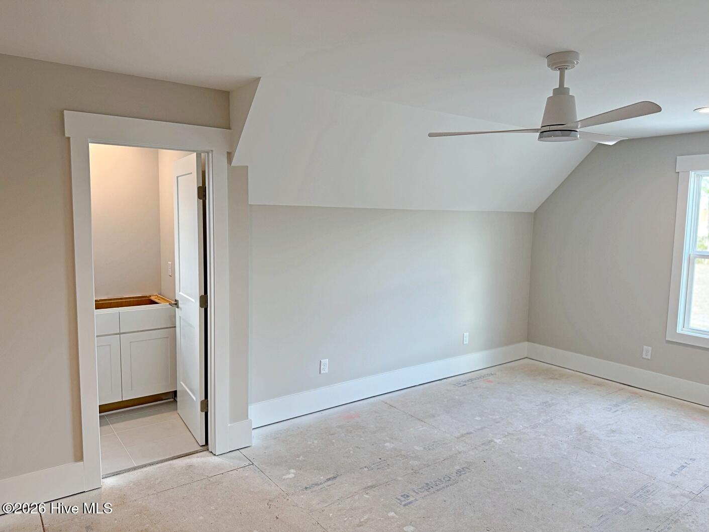 100547015 | Photo 24