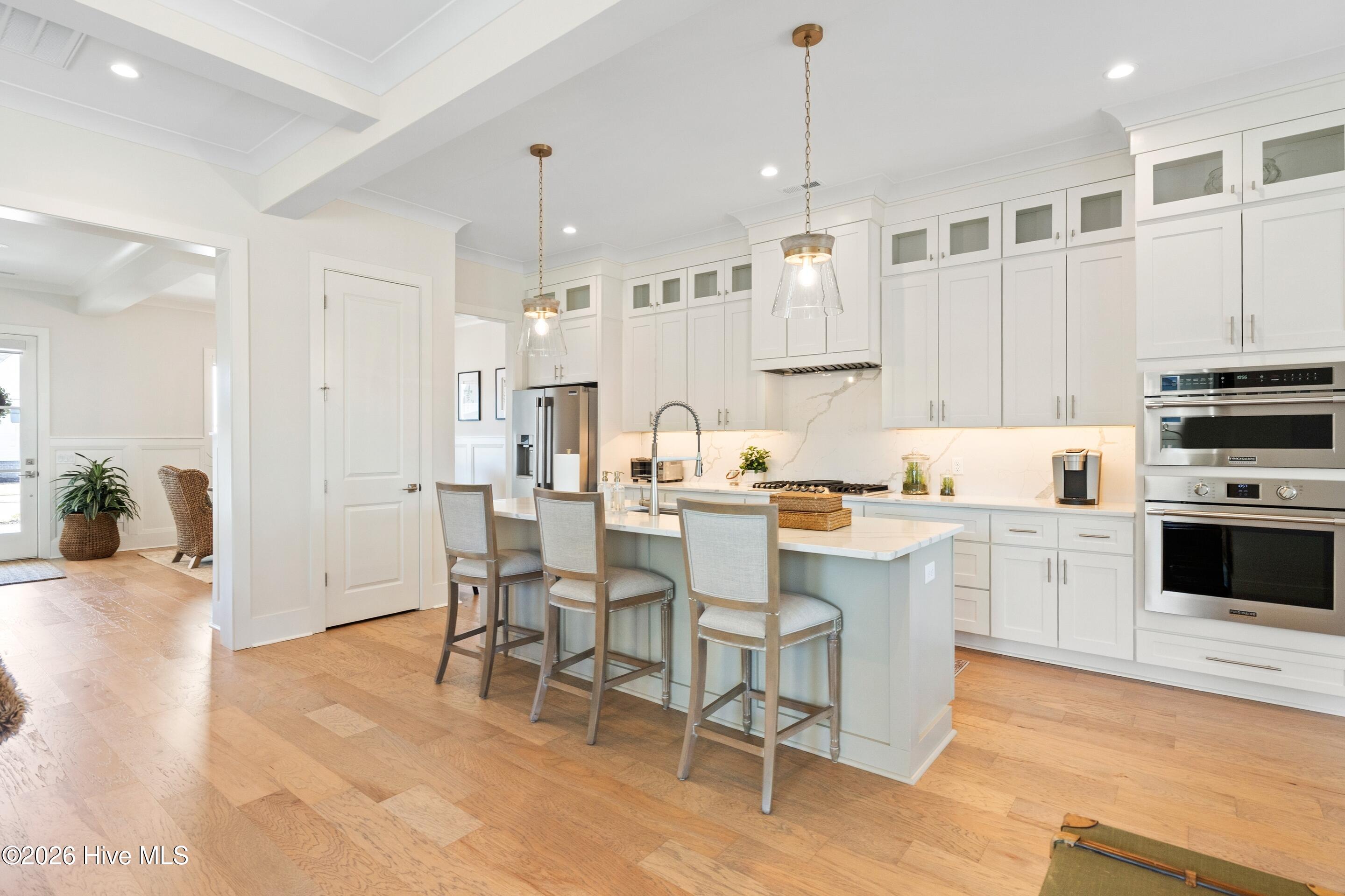 100546830 | Photo 14