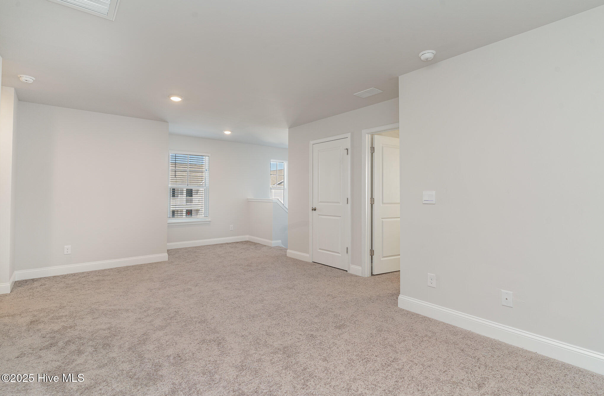 100535812 | Photo 14