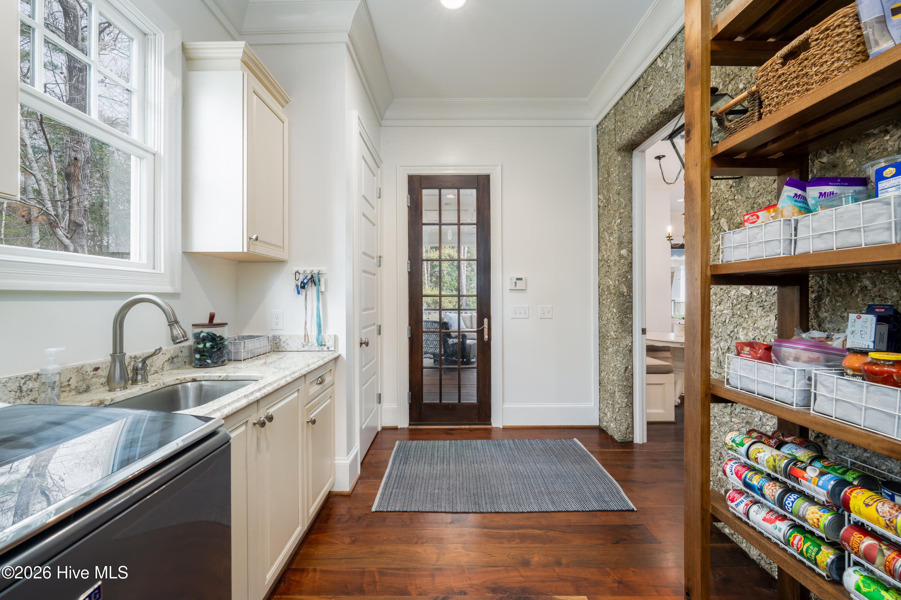 100549444 | Photo 53