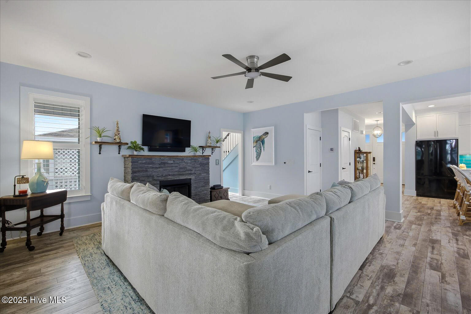 100546742 | Photo 15