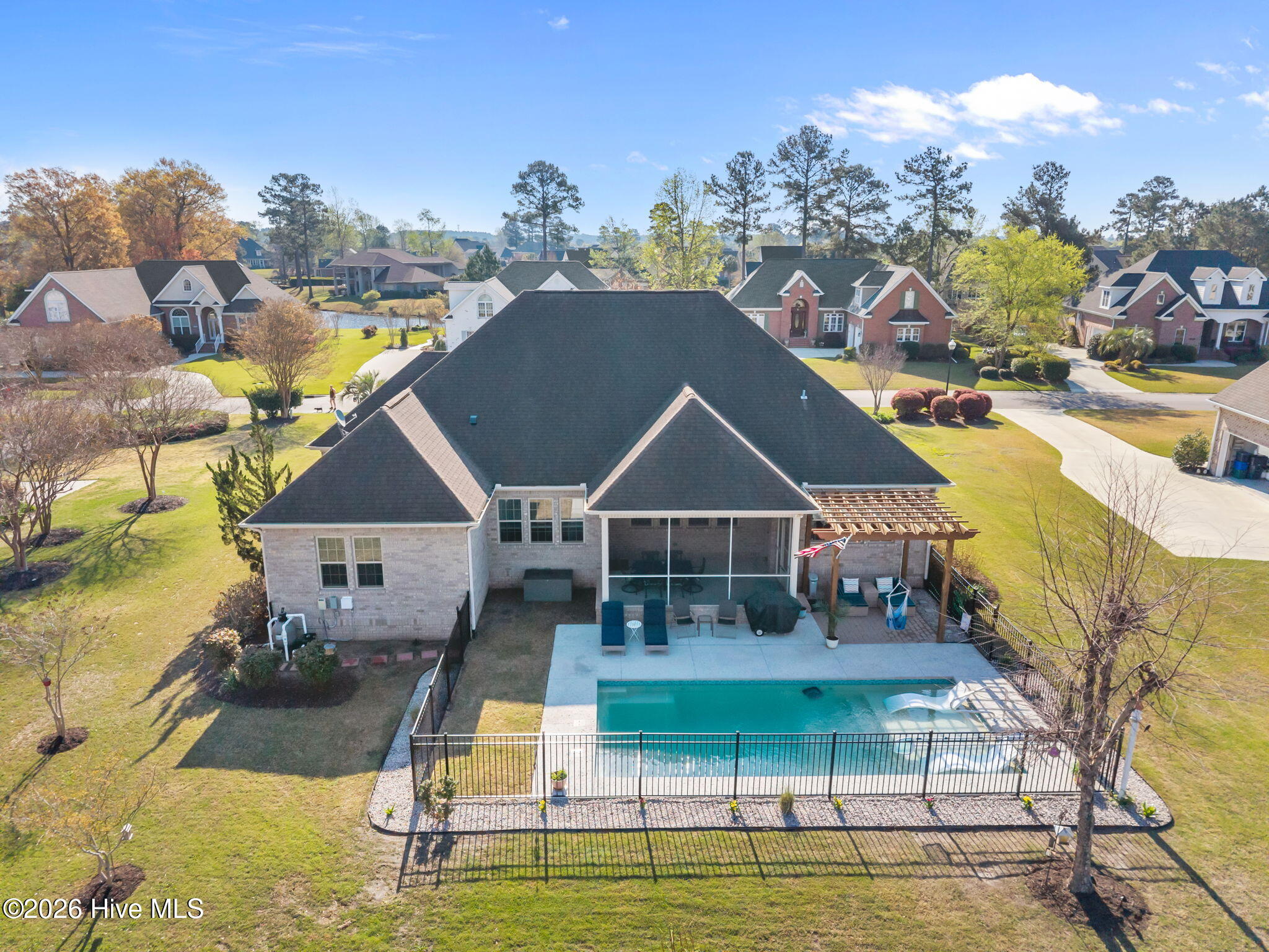 100563487 | Photo 38