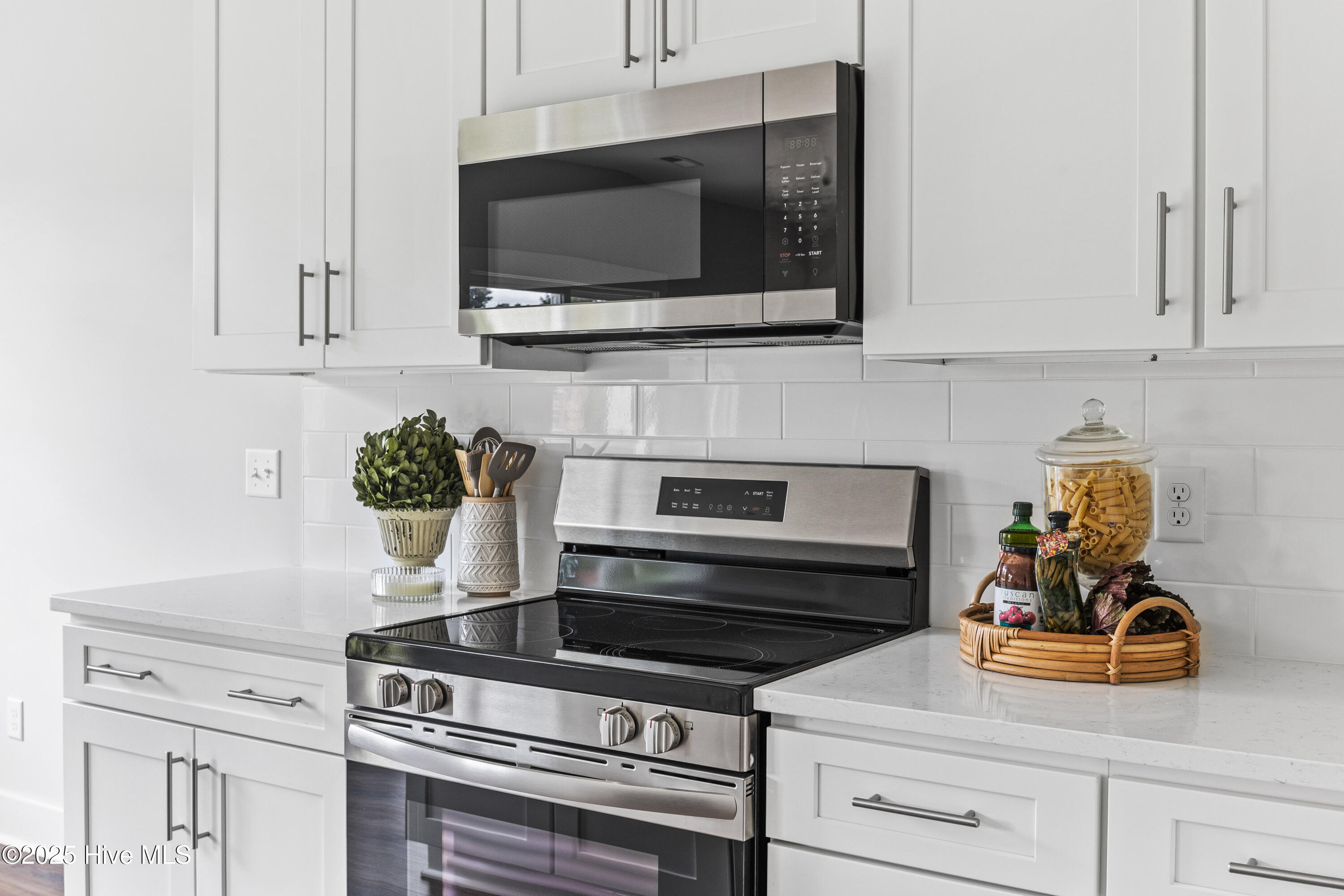 100526492 | Photo 11